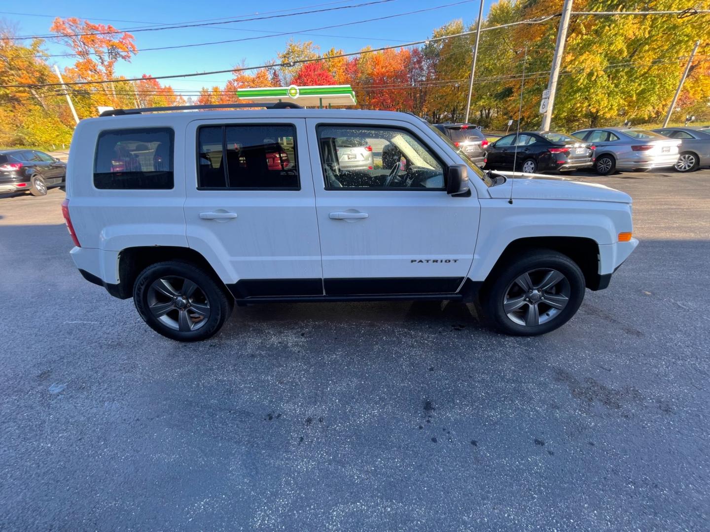 2016 White /Black Jeep Patriot Sport SE 4WD (1C4NJRBB8GD) with an 2.4L I4 DOHC 16V engine, 6-Speed Automatic transmission, located at 11115 Chardon Rd. , Chardon, OH, 44024, (440) 214-9705, 41.580246, -81.241943 - Photo#6