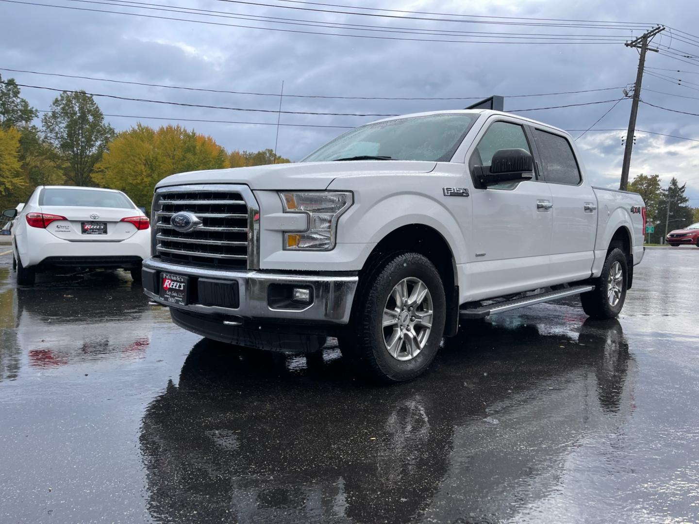 2016 White /Brown Ford F-150 XLT SuperCrew 6.5-ft. Bed 4WD (1FTEW1EG1GF) with an 3.5L V6 DOHC 24V TWIN TURBO engine, 6-Speed Automatic transmission, located at 547 E. Main St., Orwell, OH, 44076, (440) 437-5893, 41.535435, -80.847855 - This 2016 Ford F-150 Crew Cab XLT 4WD with a 3.5 EcoBoost engine is a powerful and reliable pickup truck. It has a maximum towing capacity of up to 10,700 pounds, making it suitable for heavy-duty chores such as hauling equipment or towing boats. The 302A package adds features such as a rearview cam - Photo#0