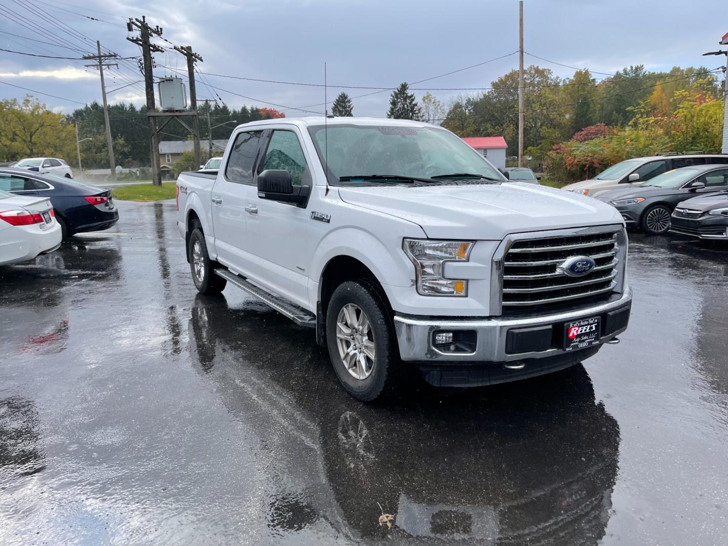 2016 White /Brown Ford F-150 XLT SuperCrew 6.5-ft. Bed 4WD (1FTEW1EG1GF) with an 3.5L V6 DOHC 24V TWIN TURBO engine, 6-Speed Automatic transmission, located at 547 E. Main St., Orwell, OH, 44076, (440) 437-5893, 41.535435, -80.847855 - This 2016 Ford F-150 Crew Cab XLT 4WD with a 3.5 EcoBoost engine is a powerful and reliable pickup truck. It has a maximum towing capacity of up to 10,700 pounds, making it suitable for heavy-duty chores such as hauling equipment or towing boats. The 302A package adds features such as a rearview cam - Photo#2