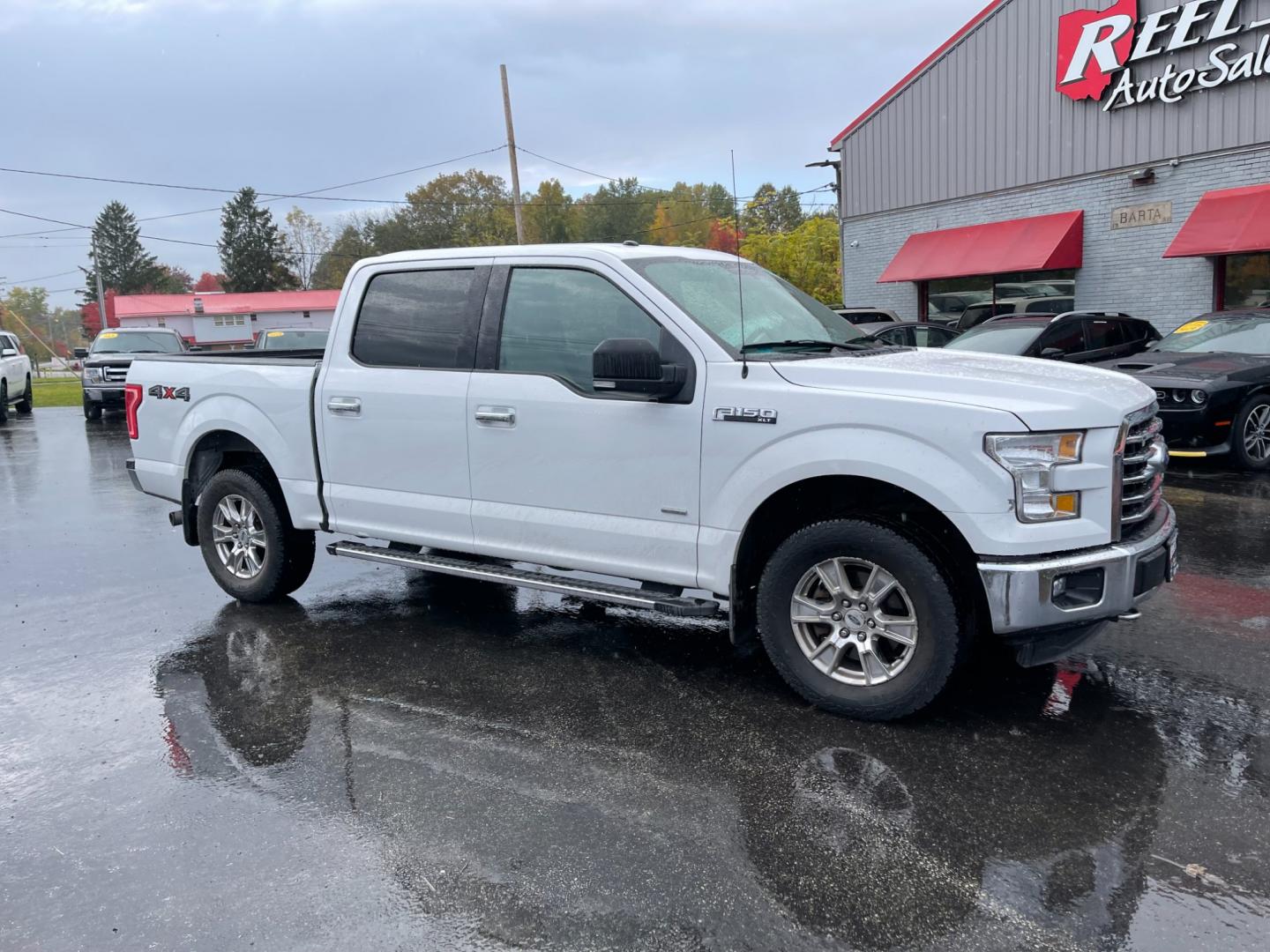 2016 White /Brown Ford F-150 XLT SuperCrew 6.5-ft. Bed 4WD (1FTEW1EG1GF) with an 3.5L V6 DOHC 24V TWIN TURBO engine, 6-Speed Automatic transmission, located at 547 E. Main St., Orwell, OH, 44076, (440) 437-5893, 41.535435, -80.847855 - This 2016 Ford F-150 Crew Cab XLT 4WD with a 3.5 EcoBoost engine is a powerful and reliable pickup truck. It has a maximum towing capacity of up to 10,700 pounds, making it suitable for heavy-duty chores such as hauling equipment or towing boats. The 302A package adds features such as a rearview cam - Photo#3