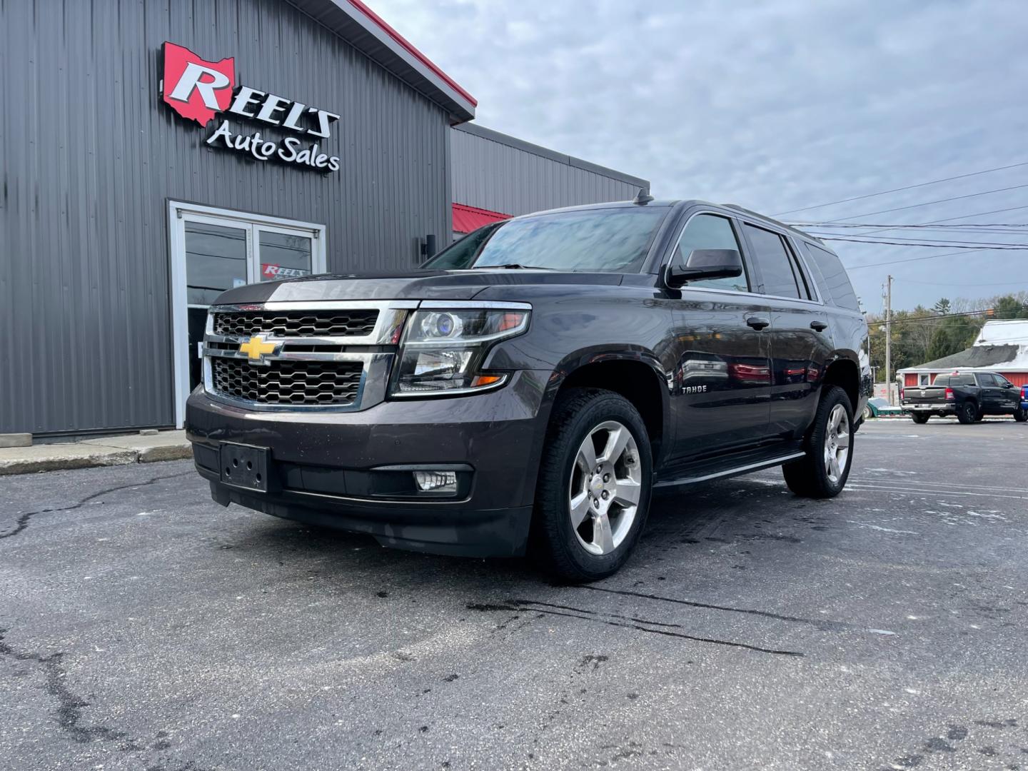 2016 Gray /Black Chevrolet Tahoe LT 4WD (1GNSKBKC0GR) with an 5.3L V8 OHV 16V engine, 6A transmission, located at 547 E. Main St., Orwell, OH, 44076, (440) 437-5893, 41.535435, -80.847855 - Photo#0