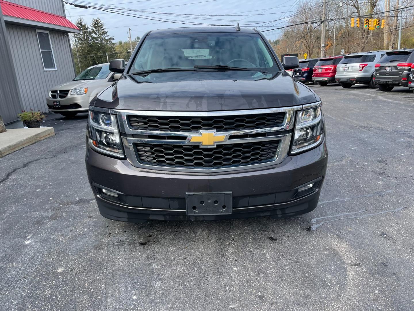 2016 Gray /Black Chevrolet Tahoe LT 4WD (1GNSKBKC0GR) with an 5.3L V8 OHV 16V engine, 6A transmission, located at 547 E. Main St., Orwell, OH, 44076, (440) 437-5893, 41.535435, -80.847855 - Photo#1