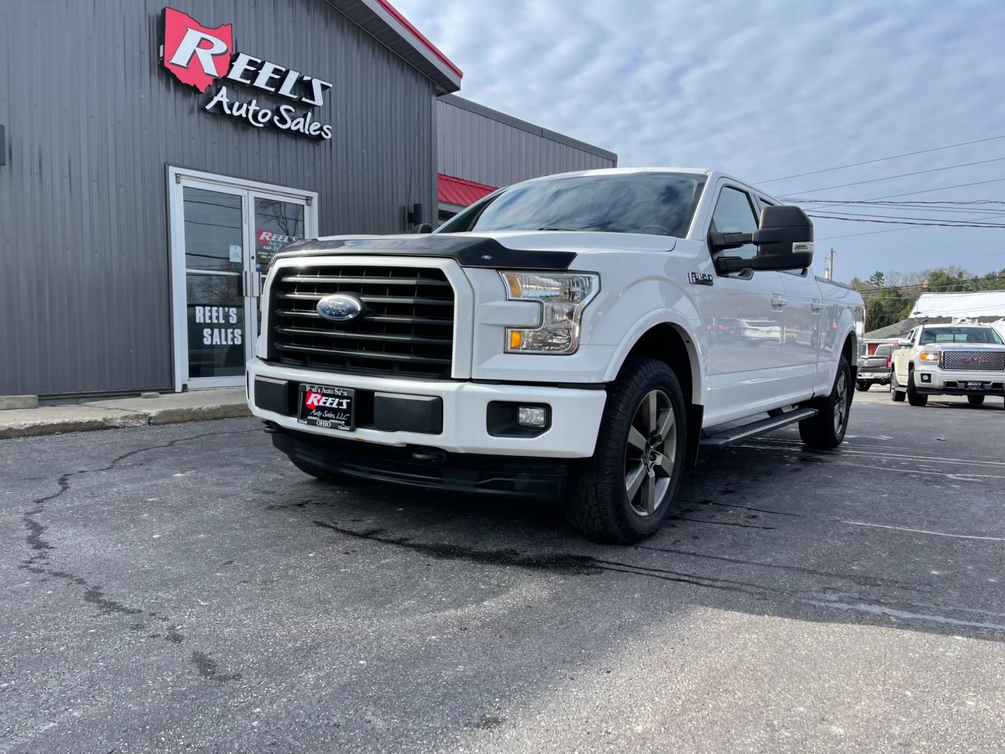 2017 White /Black Ford F-150 XLT SuperCrew 6.5-ft. Bed 4WD (1FTFW1EF2HF) with an 5.0L V8 engine, 6A transmission, located at 11115 Chardon Rd. , Chardon, OH, 44024, (440) 214-9705, 41.580246, -81.241943 - Photo#0