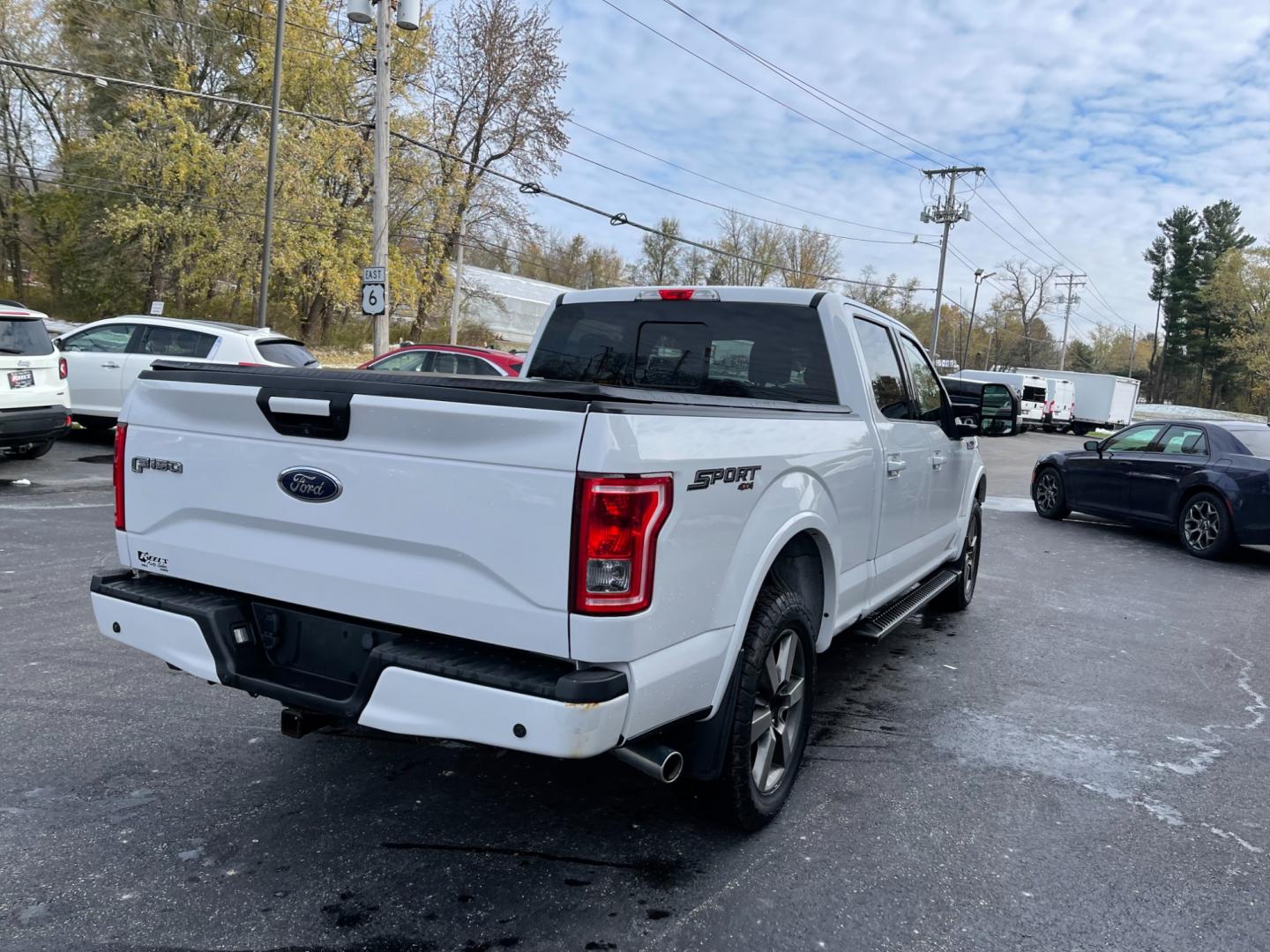 2017 White /Black Ford F-150 XLT SuperCrew 6.5-ft. Bed 4WD (1FTFW1EF2HF) with an 5.0L V8 engine, 6A transmission, located at 11115 Chardon Rd. , Chardon, OH, 44024, (440) 214-9705, 41.580246, -81.241943 - Photo#9