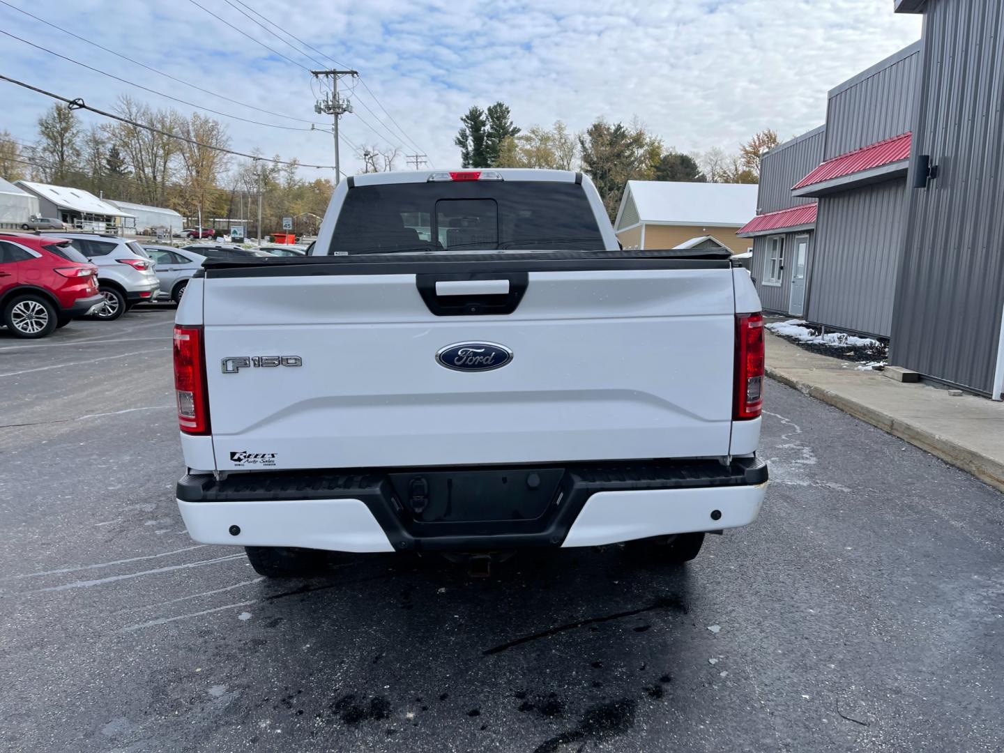 2017 White /Black Ford F-150 XLT SuperCrew 6.5-ft. Bed 4WD (1FTFW1EF2HF) with an 5.0L V8 engine, 6A transmission, located at 11115 Chardon Rd. , Chardon, OH, 44024, (440) 214-9705, 41.580246, -81.241943 - Photo#10