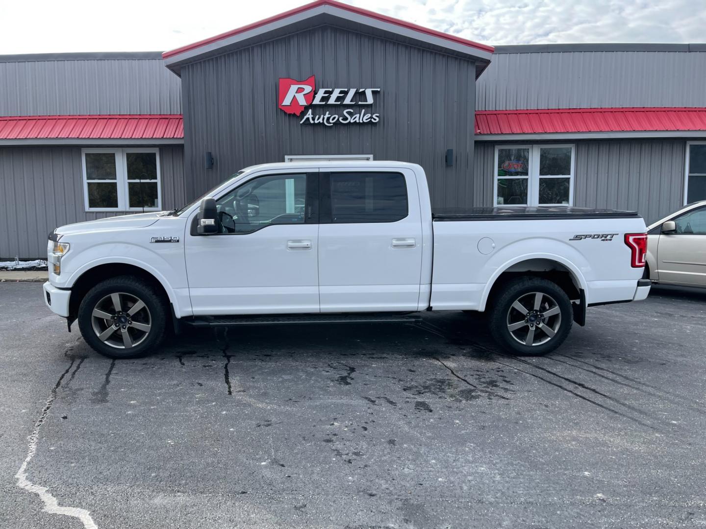 2017 White /Black Ford F-150 XLT SuperCrew 6.5-ft. Bed 4WD (1FTFW1EF2HF) with an 5.0L V8 engine, 6A transmission, located at 11115 Chardon Rd. , Chardon, OH, 44024, (440) 214-9705, 41.580246, -81.241943 - Photo#14