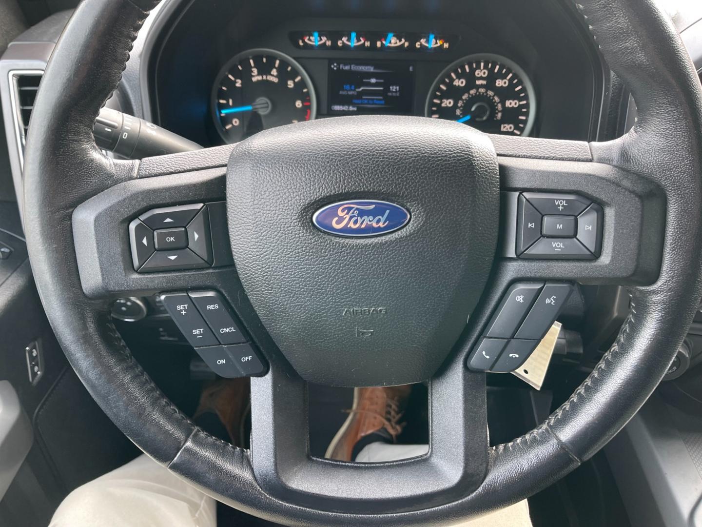 2017 White /Black Ford F-150 XLT SuperCrew 6.5-ft. Bed 4WD (1FTFW1EF2HF) with an 5.0L V8 engine, 6A transmission, located at 11115 Chardon Rd. , Chardon, OH, 44024, (440) 214-9705, 41.580246, -81.241943 - Photo#25