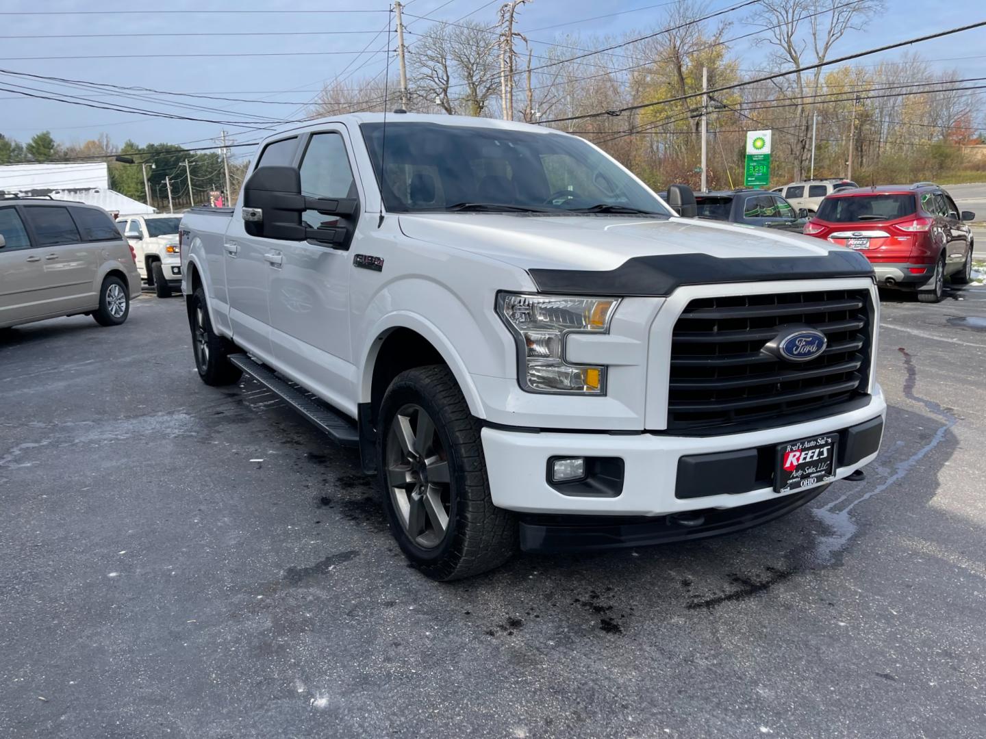 2017 White /Black Ford F-150 XLT SuperCrew 6.5-ft. Bed 4WD (1FTFW1EF2HF) with an 5.0L V8 engine, 6A transmission, located at 11115 Chardon Rd. , Chardon, OH, 44024, (440) 214-9705, 41.580246, -81.241943 - Photo#2