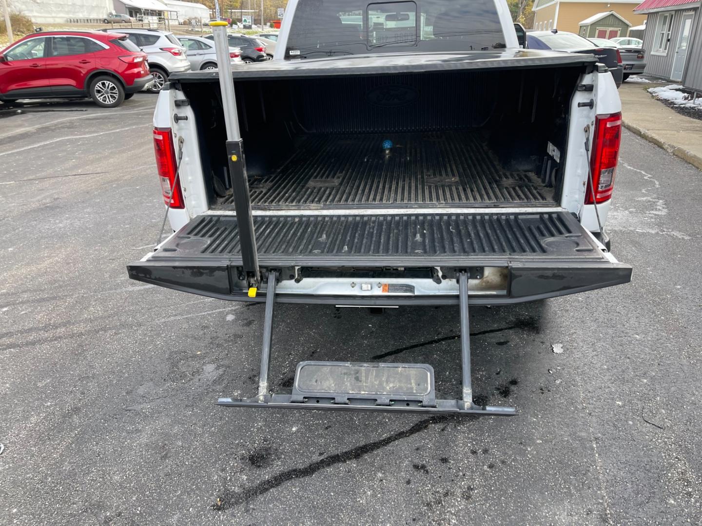 2017 White /Black Ford F-150 XLT SuperCrew 6.5-ft. Bed 4WD (1FTFW1EF2HF) with an 5.0L V8 engine, 6A transmission, located at 11115 Chardon Rd. , Chardon, OH, 44024, (440) 214-9705, 41.580246, -81.241943 - Photo#38