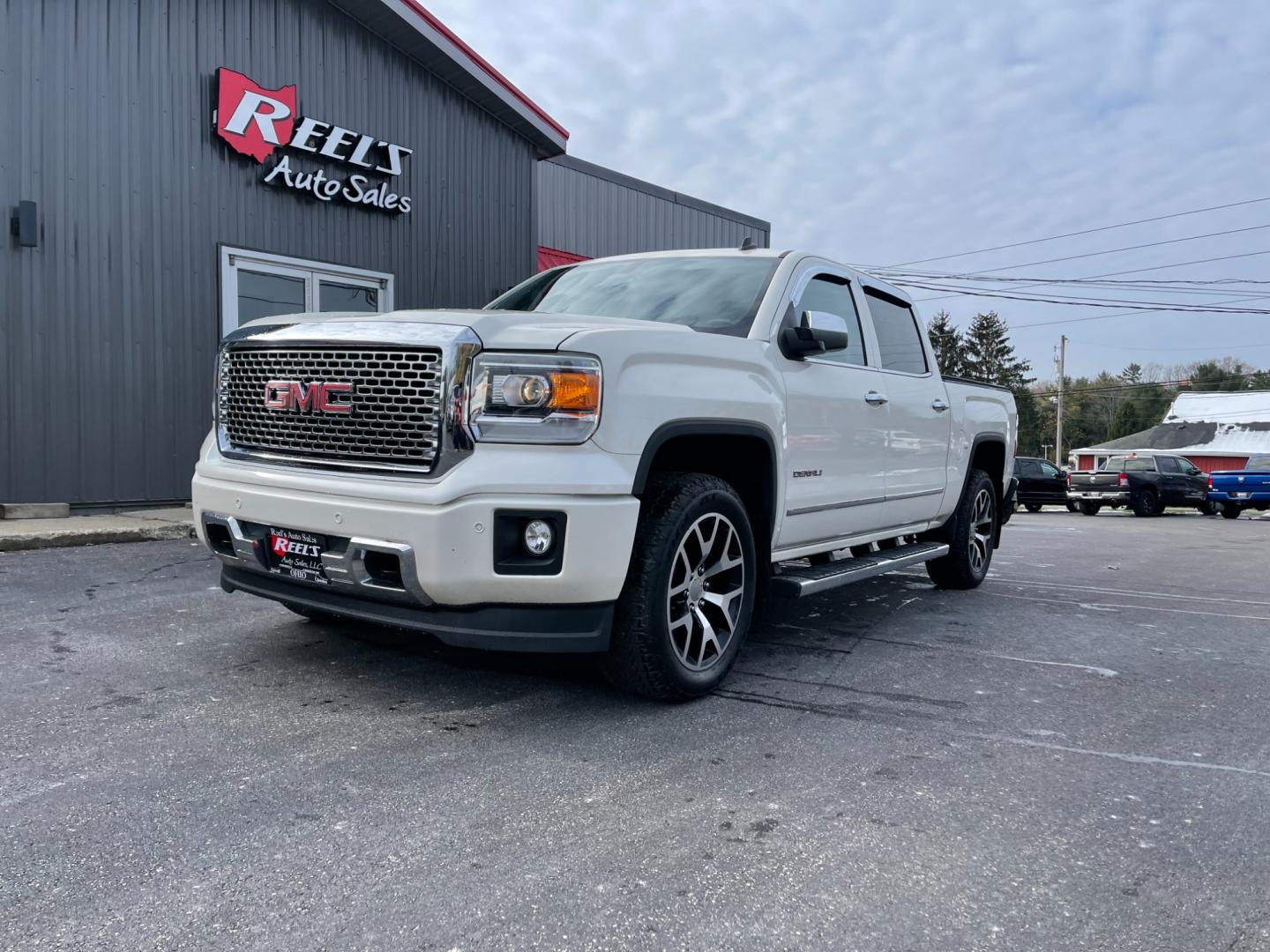 2014 White /Black GMC Sierra 1500 Denali Crew Cab 4WD (3GTU2WEC6EG) with an 5.3L V8 OHV 16V FFV engine, 6-Speed Automatic transmission, located at 11115 Chardon Rd. , Chardon, OH, 44024, (440) 214-9705, 41.580246, -81.241943 - Photo#0