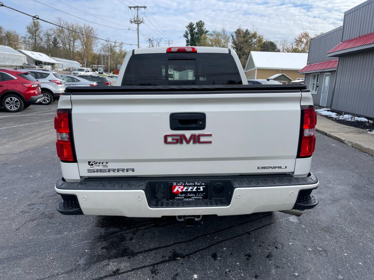 2014 White /Black GMC Sierra 1500 Denali Crew Cab 4WD (3GTU2WEC6EG) with an 5.3L V8 OHV 16V FFV engine, 6-Speed Automatic transmission, located at 11115 Chardon Rd. , Chardon, OH, 44024, (440) 214-9705, 41.580246, -81.241943 - Photo#9