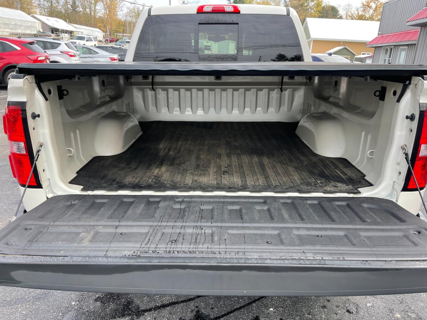 2014 White /Black GMC Sierra 1500 Denali Crew Cab 4WD (3GTU2WEC6EG) with an 5.3L V8 OHV 16V FFV engine, 6-Speed Automatic transmission, located at 11115 Chardon Rd. , Chardon, OH, 44024, (440) 214-9705, 41.580246, -81.241943 - Photo#11