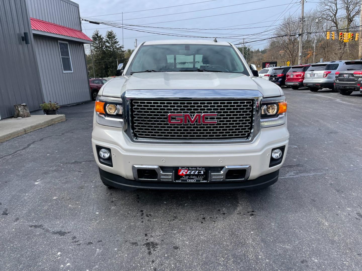 2014 White /Black GMC Sierra 1500 Denali Crew Cab 4WD (3GTU2WEC6EG) with an 5.3L V8 OHV 16V FFV engine, 6-Speed Automatic transmission, located at 11115 Chardon Rd. , Chardon, OH, 44024, (440) 214-9705, 41.580246, -81.241943 - Photo#1