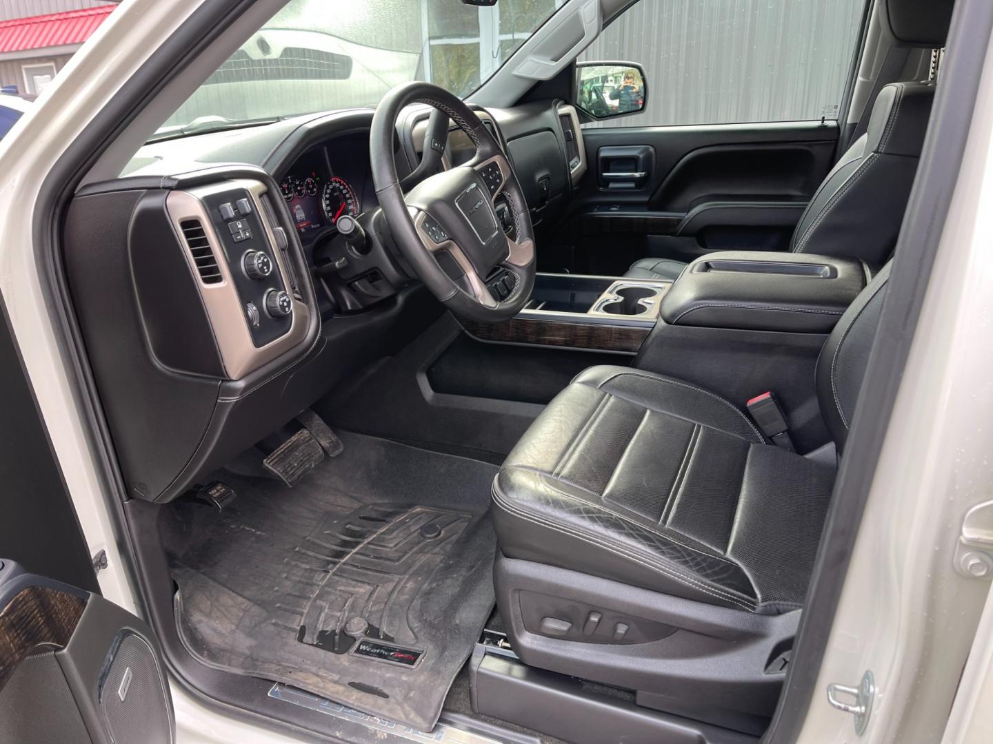 2014 White /Black GMC Sierra 1500 Denali Crew Cab 4WD (3GTU2WEC6EG) with an 5.3L V8 OHV 16V FFV engine, 6-Speed Automatic transmission, located at 11115 Chardon Rd. , Chardon, OH, 44024, (440) 214-9705, 41.580246, -81.241943 - Photo#21