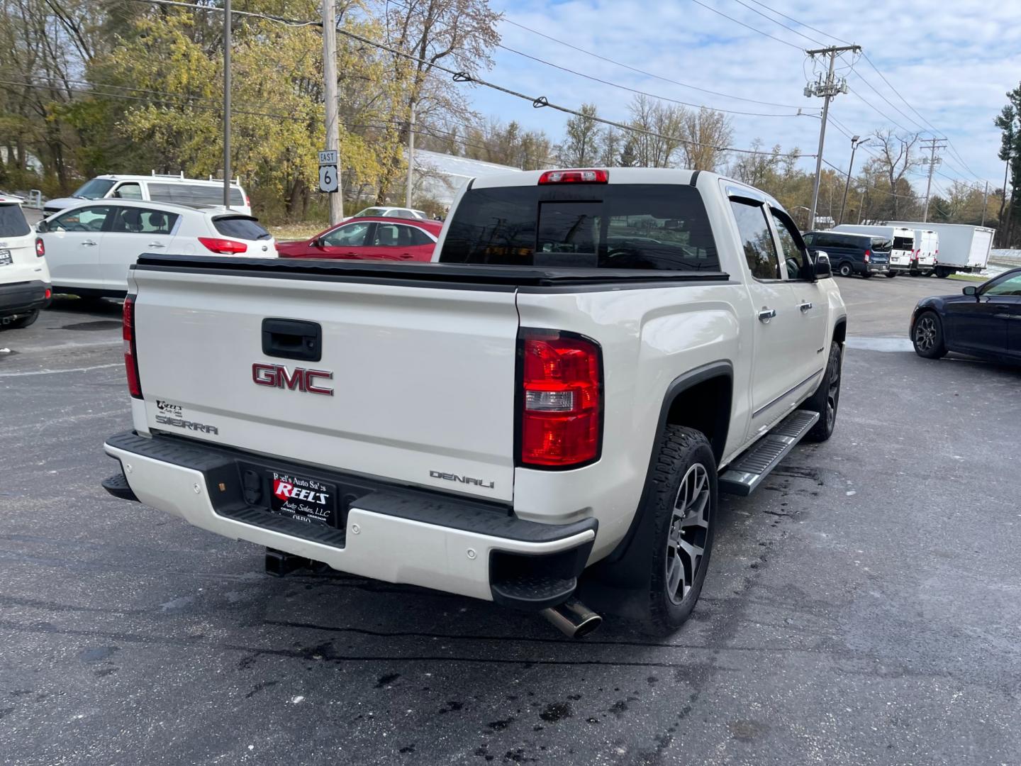 2014 White /Black GMC Sierra 1500 Denali Crew Cab 4WD (3GTU2WEC6EG) with an 5.3L V8 OHV 16V FFV engine, 6-Speed Automatic transmission, located at 11115 Chardon Rd. , Chardon, OH, 44024, (440) 214-9705, 41.580246, -81.241943 - Photo#8