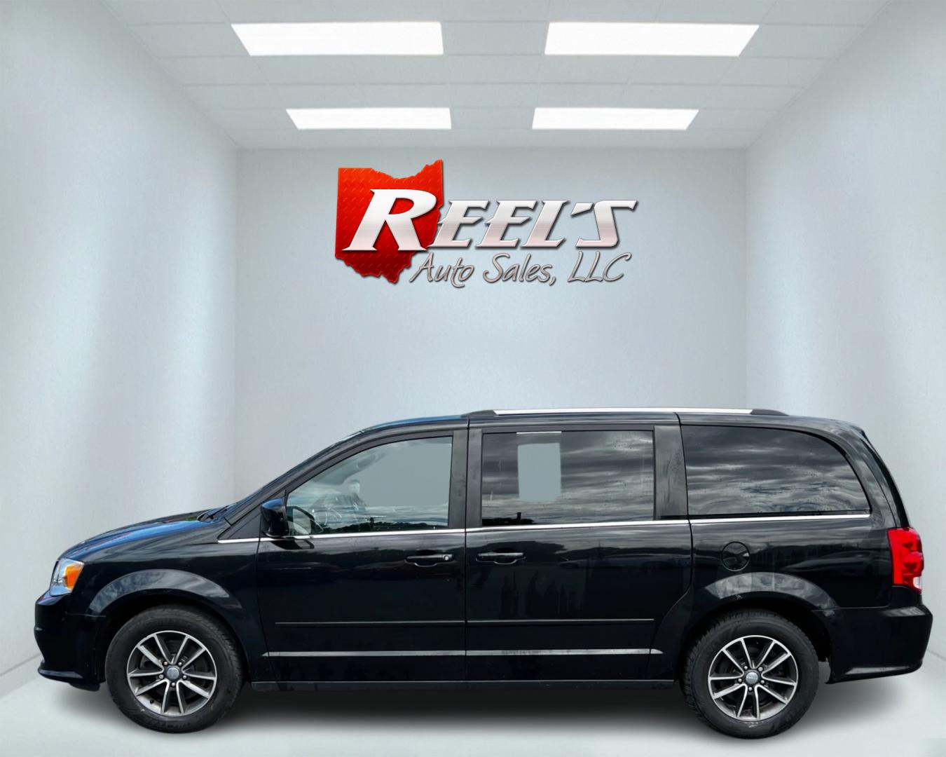 2017 Black /Black Dodge Grand Caravan SXT (2C4RDGCG4HR) with an 3.6L V6 DOHC 24V engine, 6A transmission, located at 547 E. Main St., Orwell, OH, 44076, (440) 437-5893, 41.535435, -80.847855 - This 2017 Dodge Grand Caravan SXT is a versatile family vehicle that features a 3.6L Pentastar V6 engine paired with a 6-speed automatic transmission, capable of towing up to 3,600 pounds. The Grand Caravan comes with a range of practical features, including daytime running lights, dusk-sensing head - Photo#9