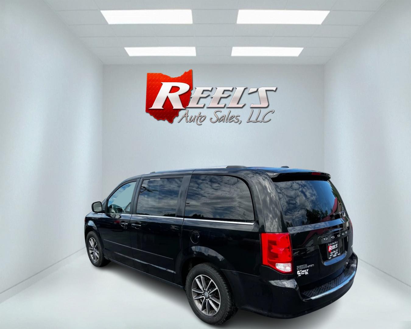 2017 Black /Black Dodge Grand Caravan SXT (2C4RDGCG4HR) with an 3.6L V6 DOHC 24V engine, 6A transmission, located at 547 E. Main St., Orwell, OH, 44076, (440) 437-5893, 41.535435, -80.847855 - This 2017 Dodge Grand Caravan SXT is a versatile family vehicle that features a 3.6L Pentastar V6 engine paired with a 6-speed automatic transmission, capable of towing up to 3,600 pounds. The Grand Caravan comes with a range of practical features, including daytime running lights, dusk-sensing head - Photo#7