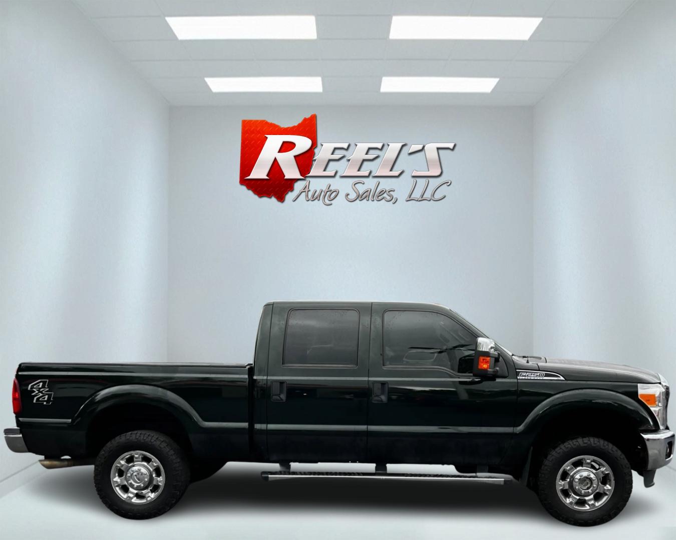 2016 Green /Gray Ford F-250 SD XLT Crew Cab 4WD (1FT7W2B6XGE) with an 6.2L V8 OHV 16V engine, 6-Speed Automatic transmission, located at 547 E. Main St., Orwell, OH, 44076, (440) 437-5893, 41.535435, -80.847855 - This 2016 Ford F-250 XLT Crew Cab is a heavy-duty pickup truck that features a 6.2L V8 engine and offers a 12,200-pound towing capacity, making it suitable for heavy hauling tasks. The truck comes with a 3.73 gearing system and is capable of running on flex fuel. The interior is equipped with a powe - Photo#4