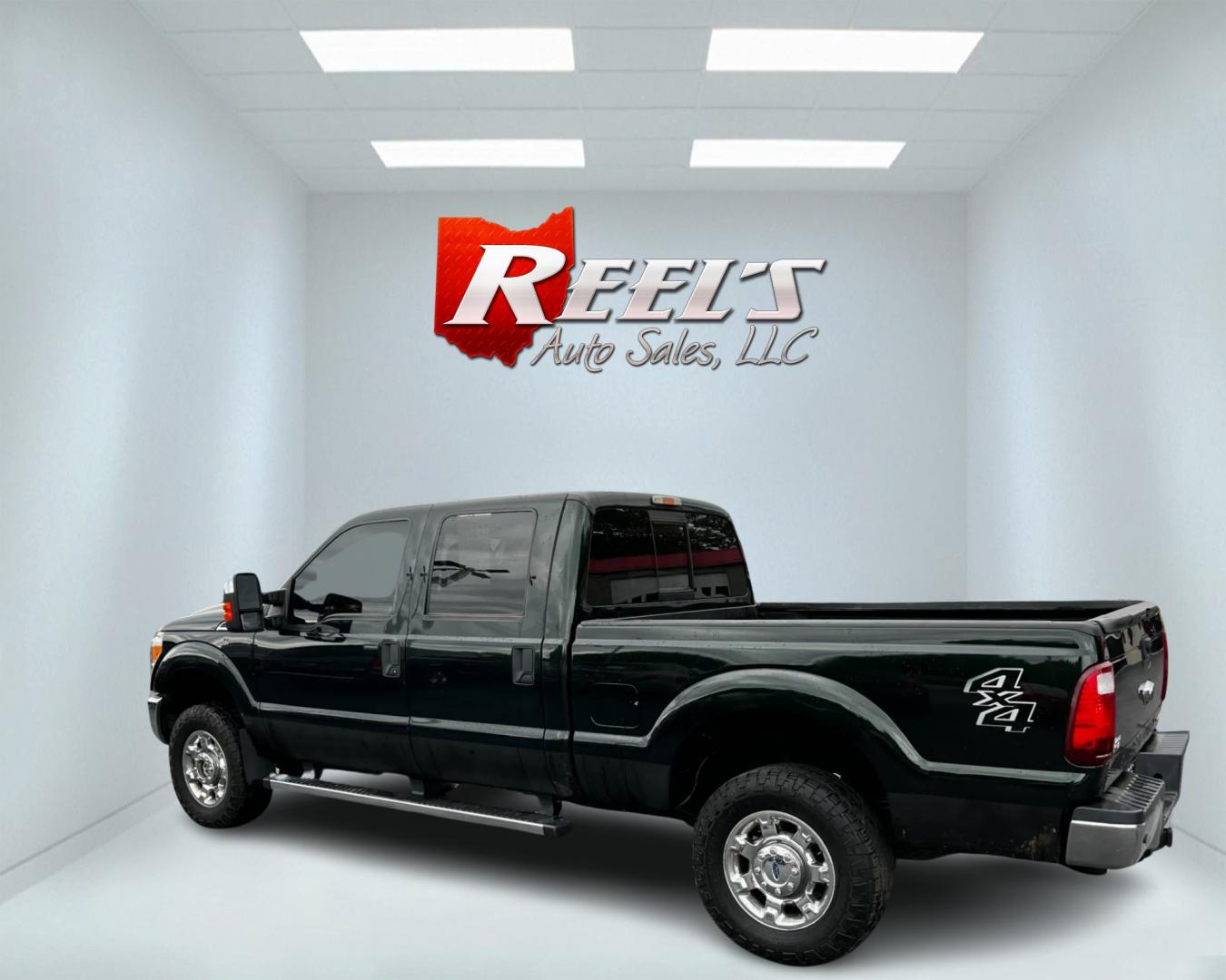 2016 Green /Gray Ford F-250 SD XLT Crew Cab 4WD (1FT7W2B6XGE) with an 6.2L V8 OHV 16V engine, 6-Speed Automatic transmission, located at 547 E. Main St., Orwell, OH, 44076, (440) 437-5893, 41.535435, -80.847855 - This 2016 Ford F-250 XLT Crew Cab is a heavy-duty pickup truck that features a 6.2L V8 engine and offers a 12,200-pound towing capacity, making it suitable for heavy hauling tasks. The truck comes with a 3.73 gearing system and is capable of running on flex fuel. The interior is equipped with a powe - Photo#8