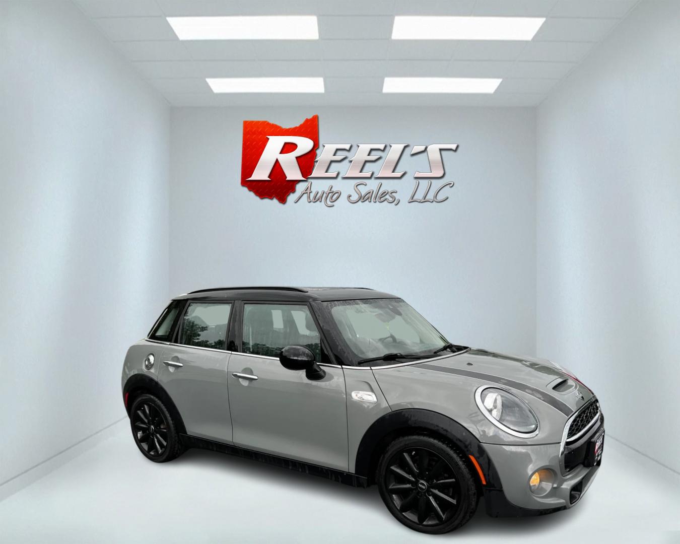 2019 Gray /Black Mini Cooper S 4-Door (WMWXU3C59K2) with an 2.0L I4 DOHC 16V TURBO engine, 6 Speed Manual transmission, located at 547 E. Main St., Orwell, OH, 44076, (440) 437-5893, 41.535435, -80.847855 - This 2019 Mini Cooper S 4-door is a premium hatchback that features a 2.0L I4 turbocharged engine paired with a 6-speed manual transmission, producing 189 horsepower and 207 lb-ft of torque. The vehicle can go from 0-60 in just 6.3 seconds, making it a fun and fuel-efficient car. The interior is wra - Photo#3