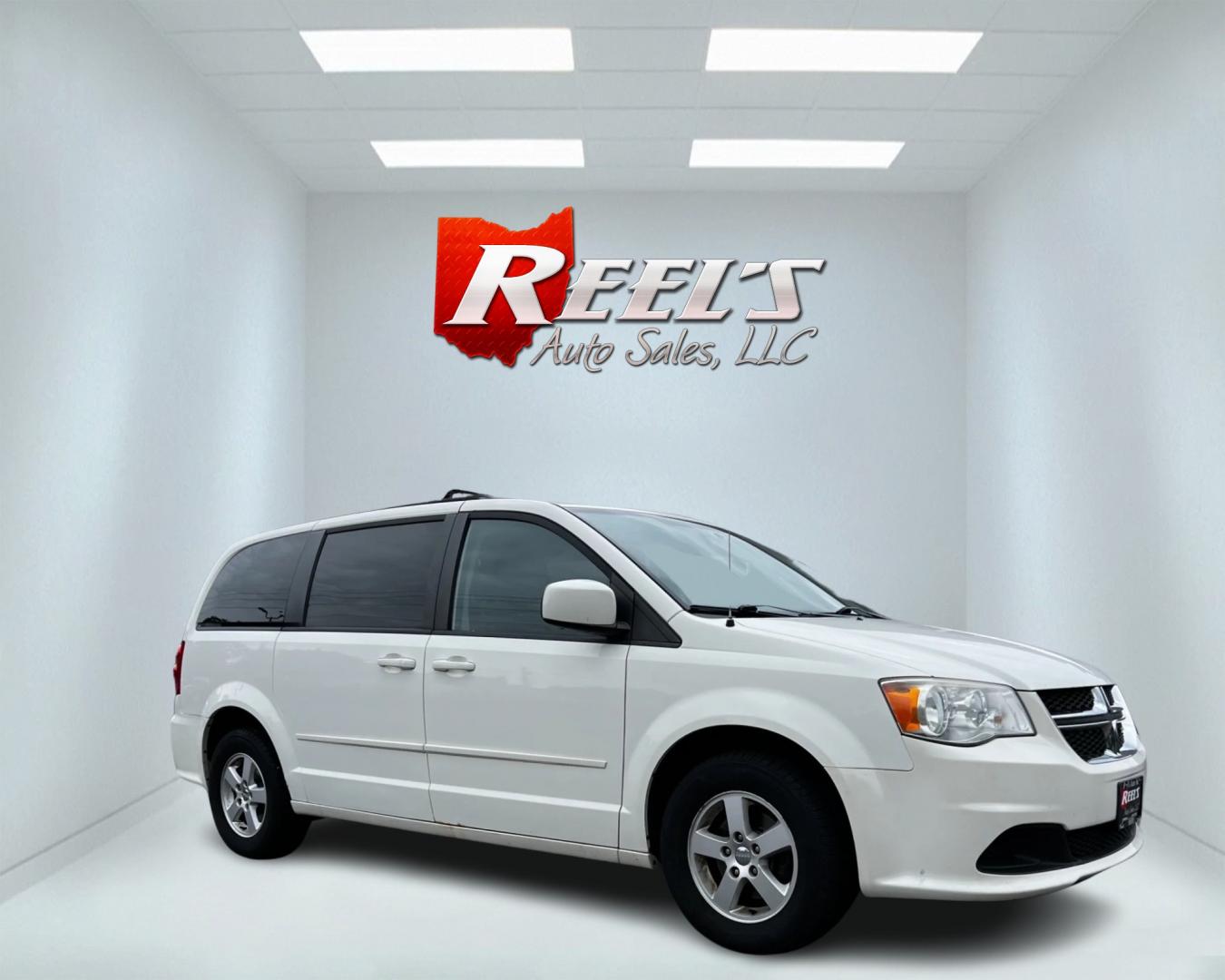 2011 White /Black Dodge Grand Caravan Mainstreet (2D4RN3DG9BR) with an 3.6L V6 DOHC 24V FFV engine, 6-Speed Automatic transmission, located at 547 E. Main St., Orwell, OH, 44076, (440) 437-5893, 41.535435, -80.847855 - This 2011 Dodge Grand Caravan Mainstreet offers a robust 3.6 Pentastar V6 engine paired with a 6-speed automatic transmission, providing a blend of power and efficiency, including flex-fuel capability. The minivan prioritizes convenience and comfort with features such as a power driver's seat, power - Photo#3