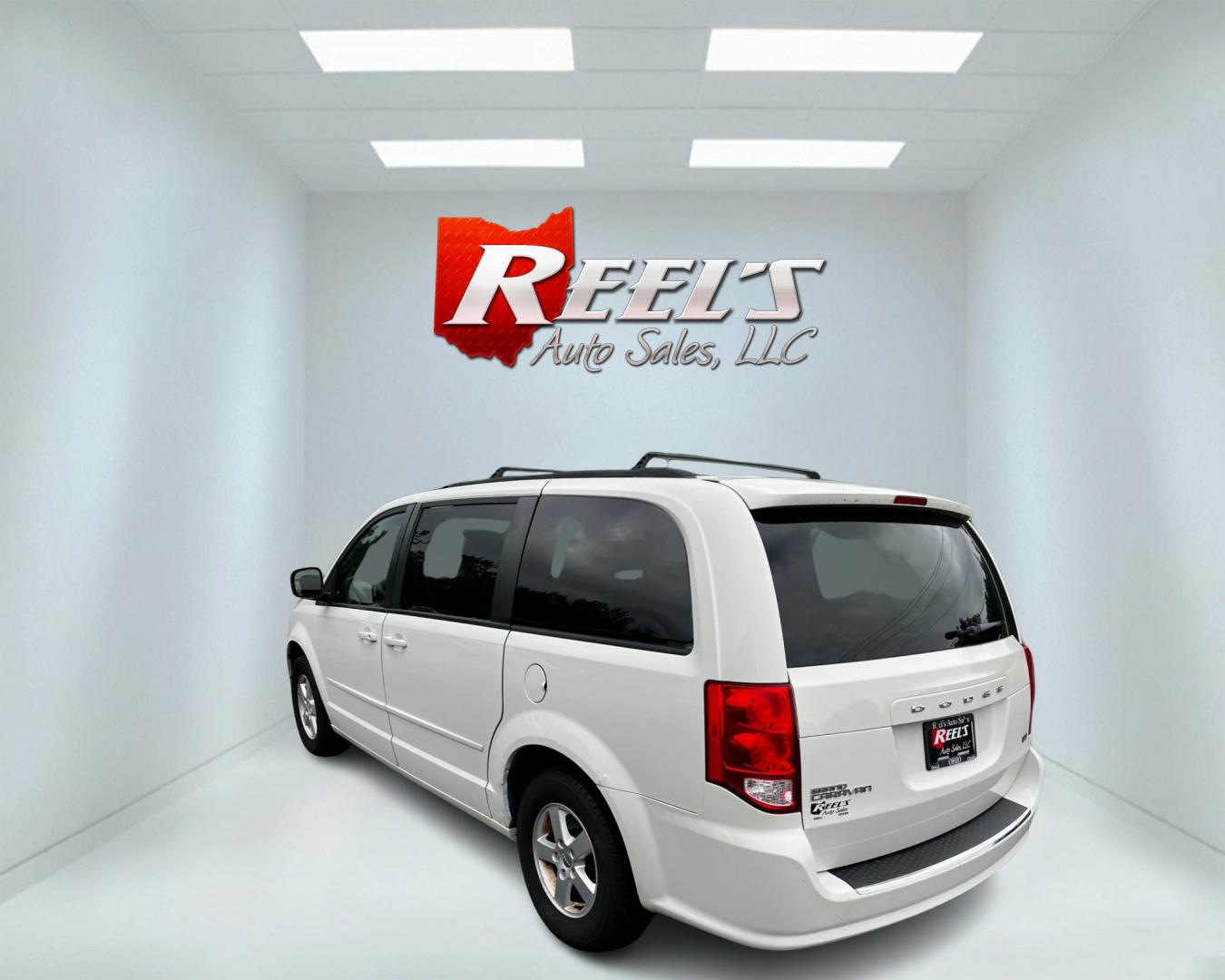 2011 White /Black Dodge Grand Caravan Mainstreet (2D4RN3DG9BR) with an 3.6L V6 DOHC 24V FFV engine, 6-Speed Automatic transmission, located at 547 E. Main St., Orwell, OH, 44076, (440) 437-5893, 41.535435, -80.847855 - This 2011 Dodge Grand Caravan Mainstreet offers a robust 3.6 Pentastar V6 engine paired with a 6-speed automatic transmission, providing a blend of power and efficiency, including flex-fuel capability. The minivan prioritizes convenience and comfort with features such as a power driver's seat, power - Photo#7