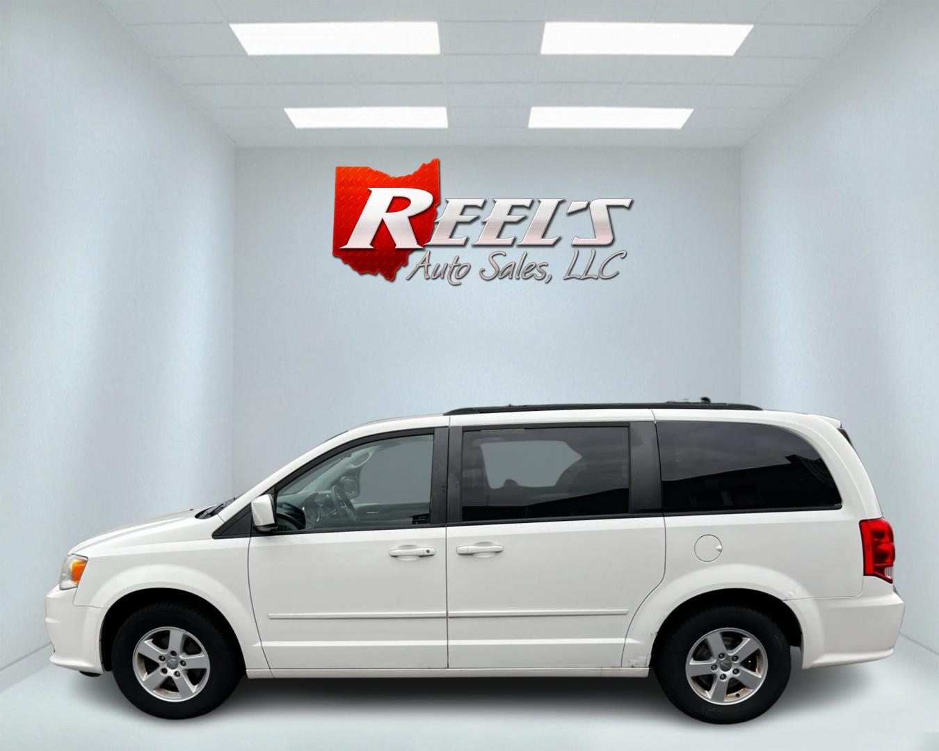 2011 White /Black Dodge Grand Caravan Mainstreet (2D4RN3DG9BR) with an 3.6L V6 DOHC 24V FFV engine, 6-Speed Automatic transmission, located at 547 E. Main St., Orwell, OH, 44076, (440) 437-5893, 41.535435, -80.847855 - This 2011 Dodge Grand Caravan Mainstreet offers a robust 3.6 Pentastar V6 engine paired with a 6-speed automatic transmission, providing a blend of power and efficiency, including flex-fuel capability. The minivan prioritizes convenience and comfort with features such as a power driver's seat, power - Photo#9