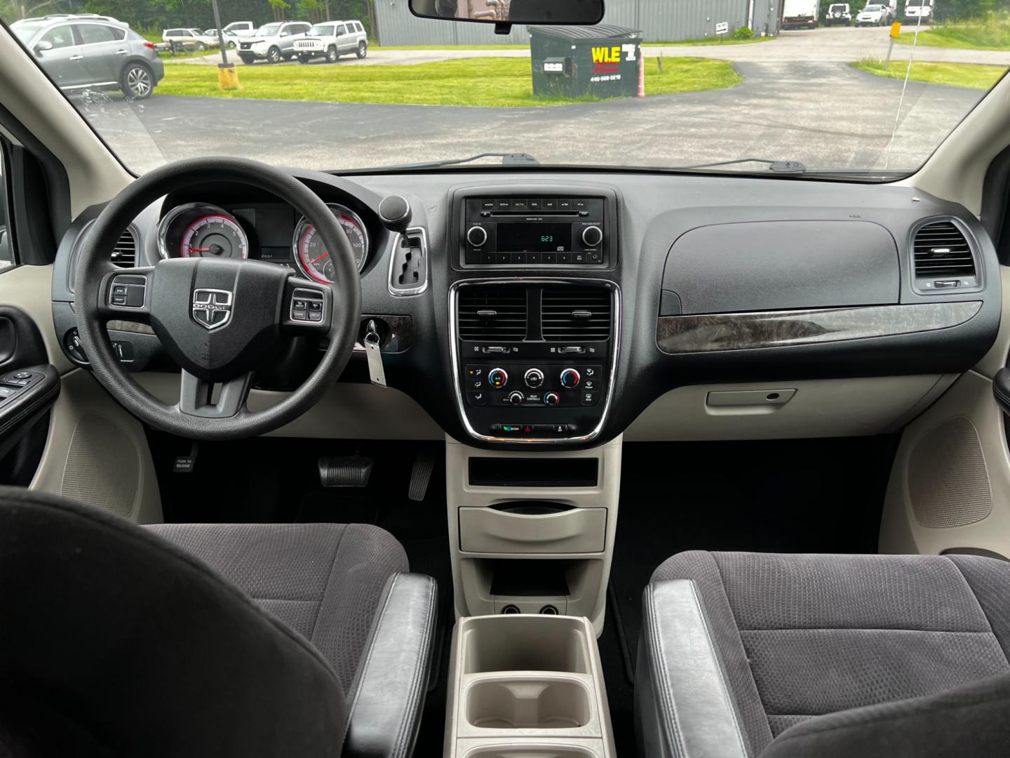 2011 White /Black Dodge Grand Caravan Mainstreet (2D4RN3DG9BR) with an 3.6L V6 DOHC 24V FFV engine, 6-Speed Automatic transmission, located at 547 E. Main St., Orwell, OH, 44076, (440) 437-5893, 41.535435, -80.847855 - This 2011 Dodge Grand Caravan Mainstreet offers a robust 3.6 Pentastar V6 engine paired with a 6-speed automatic transmission, providing a blend of power and efficiency, including flex-fuel capability. The minivan prioritizes convenience and comfort with features such as a power driver's seat, power - Photo#30