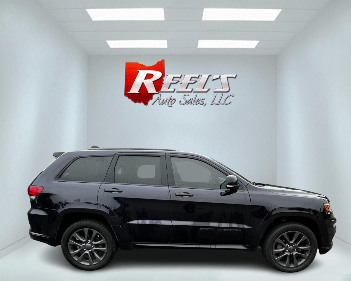 2019 Purple /Black Jeep Grand Cherokee High Altitude 4WD (1C4RJFCG6KC) with an 3.6L V6 DOHC 24V engine, 8A transmission, located at 11115 Chardon Rd. , Chardon, OH, 44024, (440) 214-9705, 41.580246, -81.241943 - This 2019 Jeep Grand Cherokee High Altitude stands out with its powerful 3.6 Pentastar V6 engine and 8-speed automatic transmission, boasting a 6,200-pound towing capacity. It features advanced lighting with LED daytime running lights, HID headlights, and LED fog lights, complemented by dusk-sensing - Photo#4