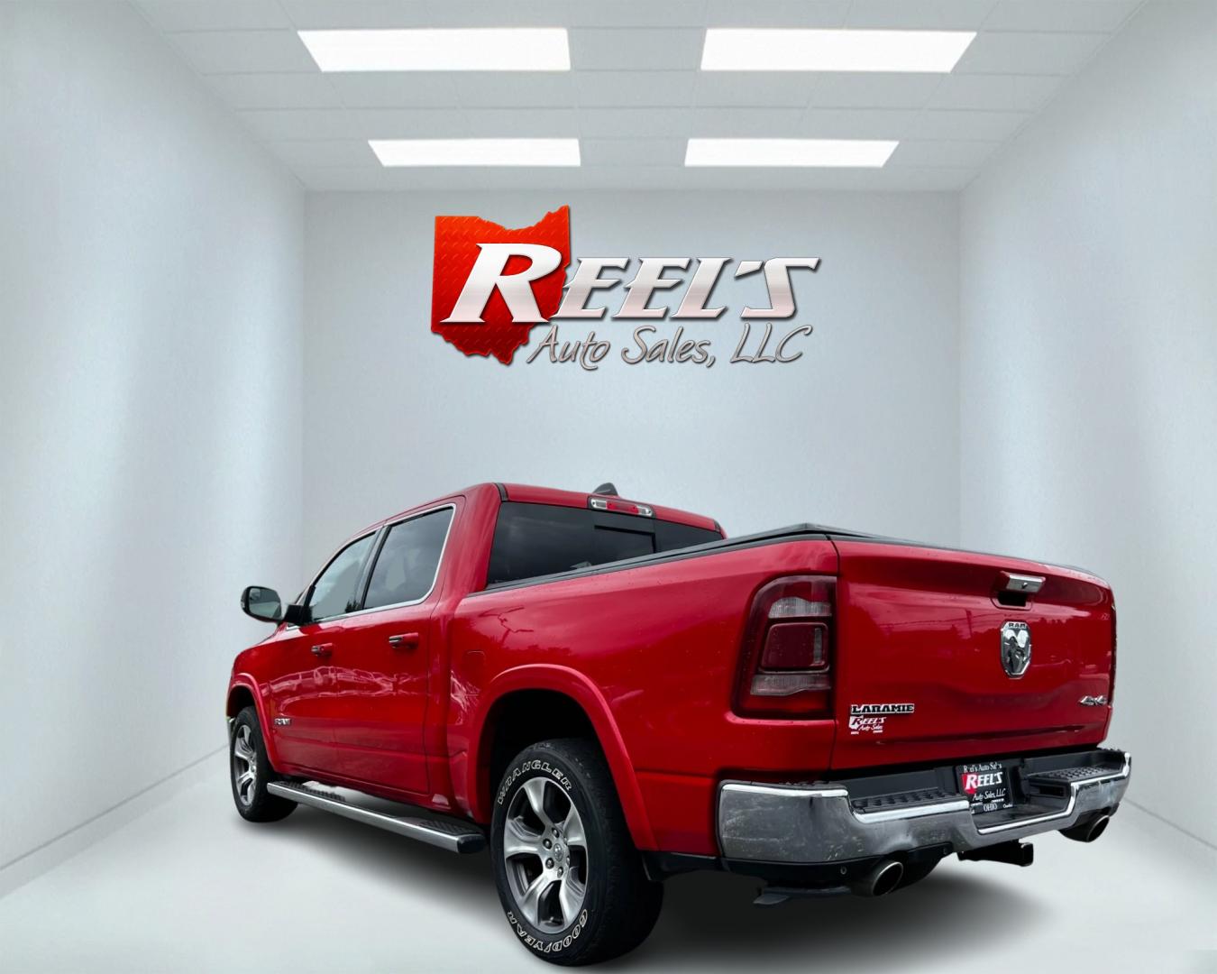 2020 Red /Black RAM 1500 Laramie Crew Cab SWB 4WD (1C6SRFJT0LN) with an 5.7L V8 OHV 16V engine, 8A transmission, located at 11115 Chardon Rd. , Chardon, OH, 44024, (440) 214-9705, 41.580246, -81.241943 - This 2020 Ram 1500 Laramie Crew Cab 4WD is equipped with a powerful 5.7 HEMI eTorque engine and an 8-speed automatic transmission, featuring 3.21 gearing and an impressive 8,120-pound towing capacity. Its exterior lighting is fully LED with auto high beams, ensuring excellent visibility. The truck i - Photo#7