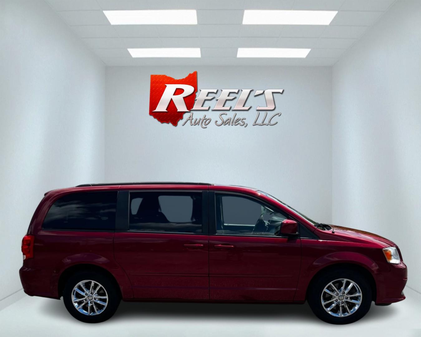 2015 Red /Black Dodge Grand Caravan SXT (2C4RDGCG8FR) with an 3.6L V6 DOHC 24V FFV engine, 6-Speed Automatic transmission, located at 11115 Chardon Rd. , Chardon, OH, 44024, (440) 214-9705, 41.580246, -81.241943 - This 2015 Dodge Grand Caravan SXT is powered by a 3.6 Pentastar V6 engine paired with a 6-speed automatic transmission and is flex-fuel capable. This minivan offers exceptional versatility with its Stow 'N Go seating, allowing for ample storage and seating arrangement flexibility. Tri-zone manual cl - Photo#4