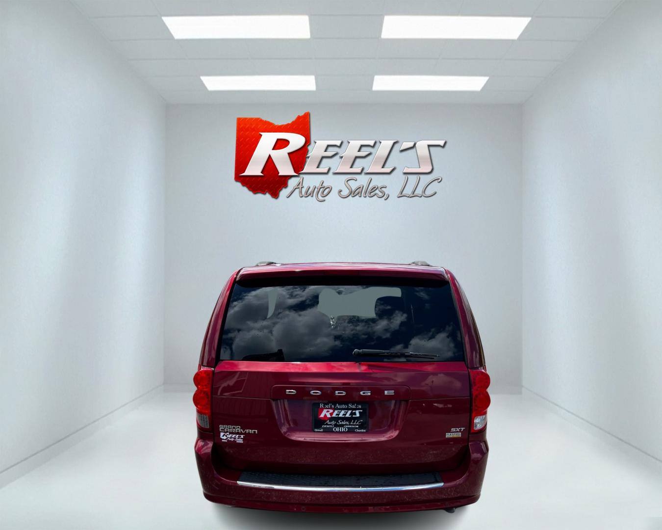 2015 Red /Black Dodge Grand Caravan SXT (2C4RDGCG8FR) with an 3.6L V6 DOHC 24V FFV engine, 6-Speed Automatic transmission, located at 11115 Chardon Rd. , Chardon, OH, 44024, (440) 214-9705, 41.580246, -81.241943 - This 2015 Dodge Grand Caravan SXT is powered by a 3.6 Pentastar V6 engine paired with a 6-speed automatic transmission and is flex-fuel capable. This minivan offers exceptional versatility with its Stow 'N Go seating, allowing for ample storage and seating arrangement flexibility. Tri-zone manual cl - Photo#6