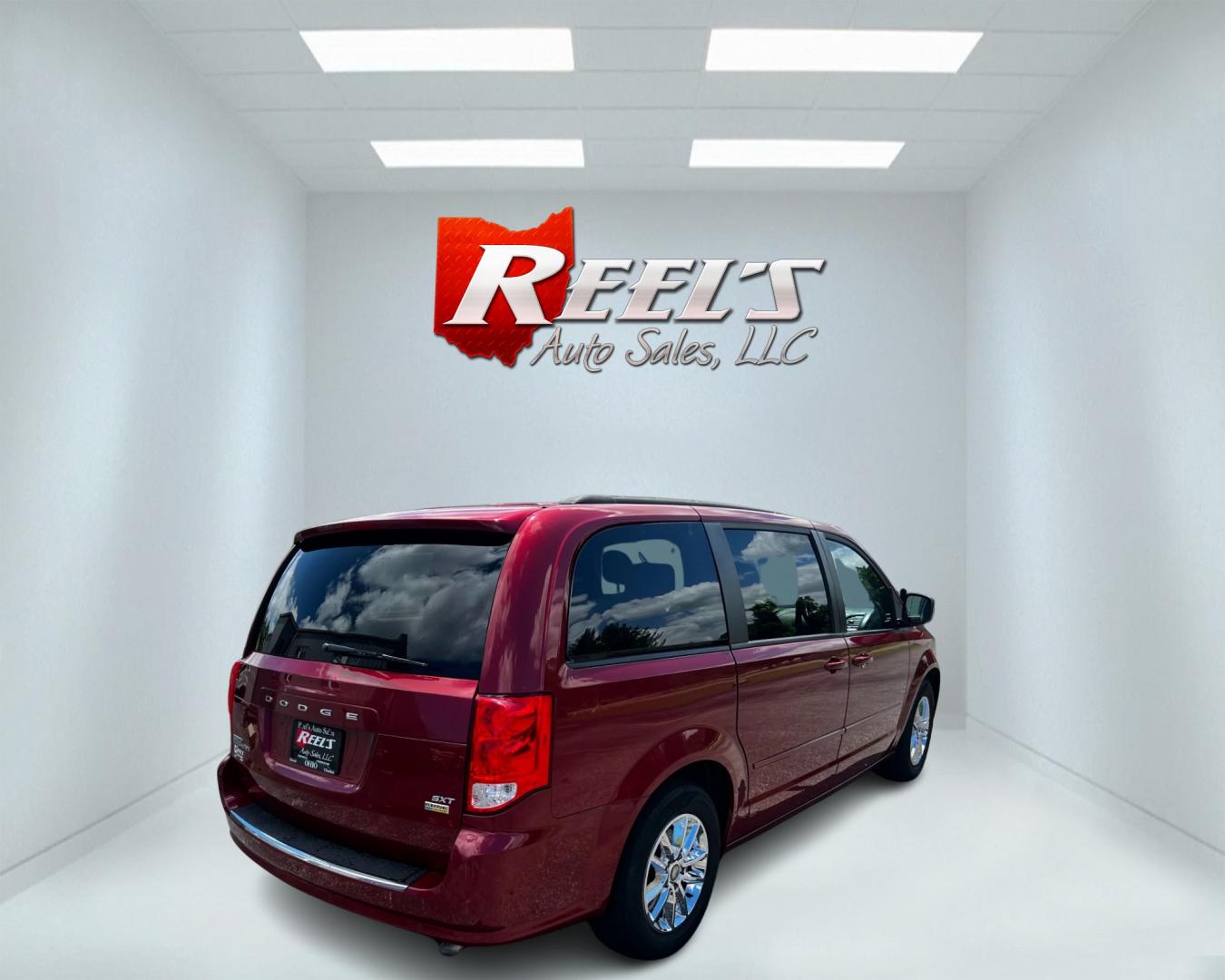 2015 Red /Black Dodge Grand Caravan SXT (2C4RDGCG8FR) with an 3.6L V6 DOHC 24V FFV engine, 6-Speed Automatic transmission, located at 11115 Chardon Rd. , Chardon, OH, 44024, (440) 214-9705, 41.580246, -81.241943 - This 2015 Dodge Grand Caravan SXT is powered by a 3.6 Pentastar V6 engine paired with a 6-speed automatic transmission and is flex-fuel capable. This minivan offers exceptional versatility with its Stow 'N Go seating, allowing for ample storage and seating arrangement flexibility. Tri-zone manual cl - Photo#5