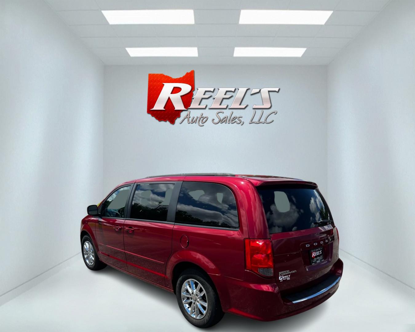 2015 Red /Black Dodge Grand Caravan SXT (2C4RDGCG8FR) with an 3.6L V6 DOHC 24V FFV engine, 6-Speed Automatic transmission, located at 11115 Chardon Rd. , Chardon, OH, 44024, (440) 214-9705, 41.580246, -81.241943 - This 2015 Dodge Grand Caravan SXT is powered by a 3.6 Pentastar V6 engine paired with a 6-speed automatic transmission and is flex-fuel capable. This minivan offers exceptional versatility with its Stow 'N Go seating, allowing for ample storage and seating arrangement flexibility. Tri-zone manual cl - Photo#7