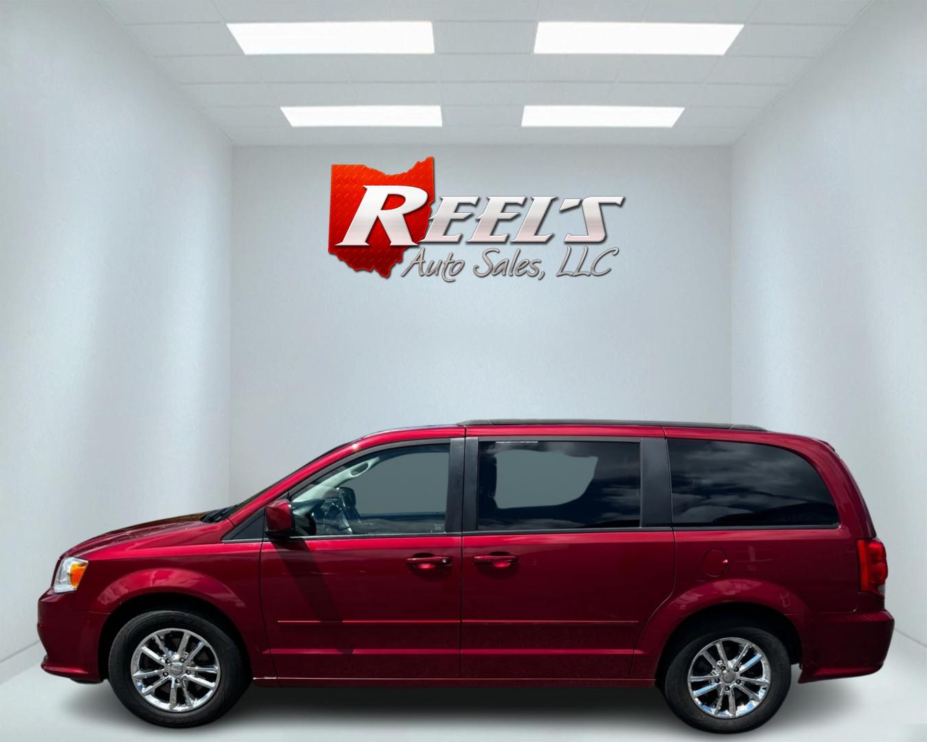 2015 Red /Black Dodge Grand Caravan SXT (2C4RDGCG8FR) with an 3.6L V6 DOHC 24V FFV engine, 6-Speed Automatic transmission, located at 11115 Chardon Rd. , Chardon, OH, 44024, (440) 214-9705, 41.580246, -81.241943 - This 2015 Dodge Grand Caravan SXT is powered by a 3.6 Pentastar V6 engine paired with a 6-speed automatic transmission and is flex-fuel capable. This minivan offers exceptional versatility with its Stow 'N Go seating, allowing for ample storage and seating arrangement flexibility. Tri-zone manual cl - Photo#9