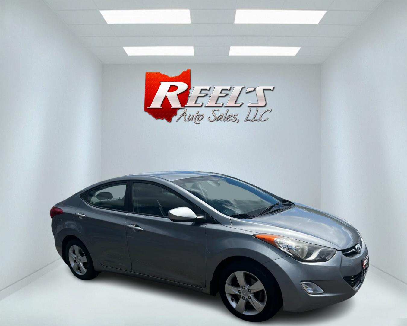 2013 Silver /Gray Hyundai Elantra GLS A/T (KMHDH4AE6DU) with an 1.8L I4 DOHC 16V engine, 6-Speed Automatic transmission, located at 11115 Chardon Rd. , Chardon, OH, 44024, (440) 214-9705, 41.580246, -81.241943 - This 2013 Hyundai Elantra GLS is an economical and reliable compact sedan powered by a 1.8 I4 engine and a 6-speed automatic transmission, achieving an impressive 38 MPG on the highway. It offers a comfortable and convenient driving experience with features like heated seats, a USB audio input for e - Photo#3