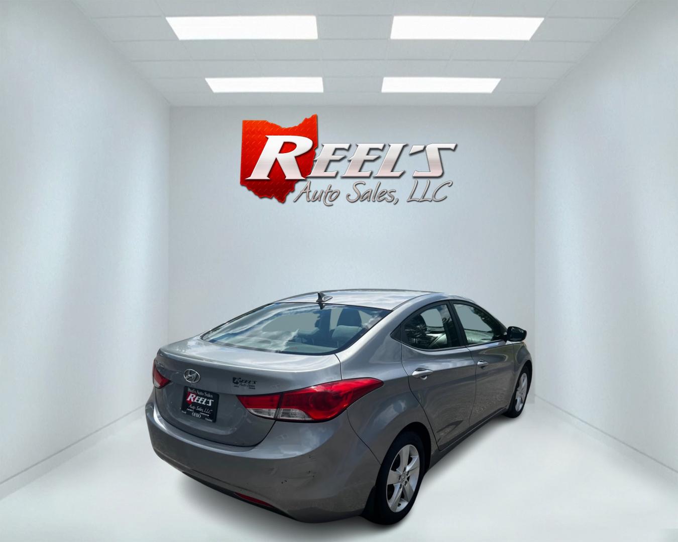 2013 Silver /Gray Hyundai Elantra GLS A/T (KMHDH4AE6DU) with an 1.8L I4 DOHC 16V engine, 6-Speed Automatic transmission, located at 11115 Chardon Rd. , Chardon, OH, 44024, (440) 214-9705, 41.580246, -81.241943 - This 2013 Hyundai Elantra GLS is an economical and reliable compact sedan powered by a 1.8 I4 engine and a 6-speed automatic transmission, achieving an impressive 38 MPG on the highway. It offers a comfortable and convenient driving experience with features like heated seats, a USB audio input for e - Photo#5