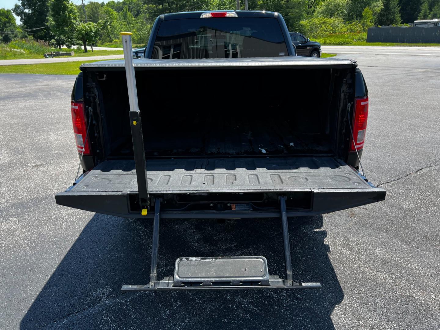 2016 Black /Black Ford F-150 XLT 301A SuperCrew 6.5-ft. Bed 4WD (1FTFW1EG3GF) with an 3.5 V6 TWIN TURBO engine, 6 Speed Auto transmission, located at 11115 Chardon Rd. , Chardon, OH, 44024, (440) 214-9705, 41.580246, -81.241943 - This 2016 Ford F-150 XLT Crew Cab offers a blend of performance and utility with its 3.5L Twin Turbo EcoBoost engine, 6-speed automatic transmission, and 4WD capability. It features the XLT Special Edition Package and Max Trailer Tow Package, enabling an impressive 11,600-pound towing capacity. Insi - Photo#16