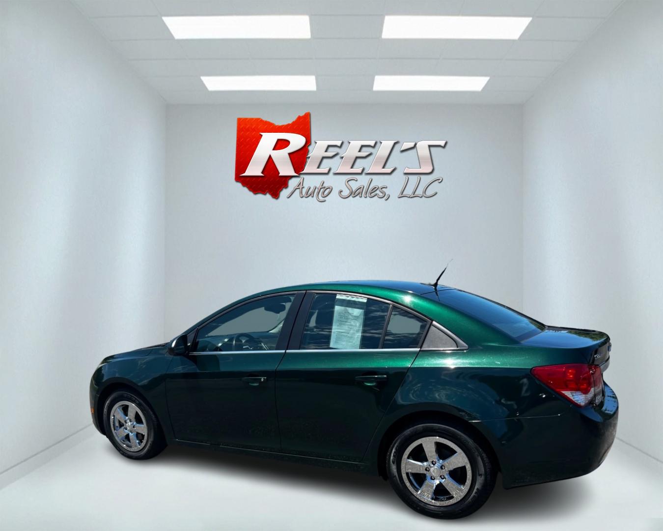 2014 Green /Black Chevrolet Cruze 1LT Auto (1G1PC5SB2E7) with an 1.4L I4 DOHC 16V TURBO engine, 6-Speed Automatic transmission, located at 11115 Chardon Rd. , Chardon, OH, 44024, (440) 214-9705, 41.580246, -81.241943 - This 2014 Chevrolet Cruze 1LT is a compact sedan featuring a 1.4-liter I4 turbocharged EcoTec engine paired with a 6-speed automatic transmission. Highlights include daytime running lights, dusk-sensing headlights, a backup camera, remote start, and a power driver's seat. With an impressive fuel eff - Photo#8