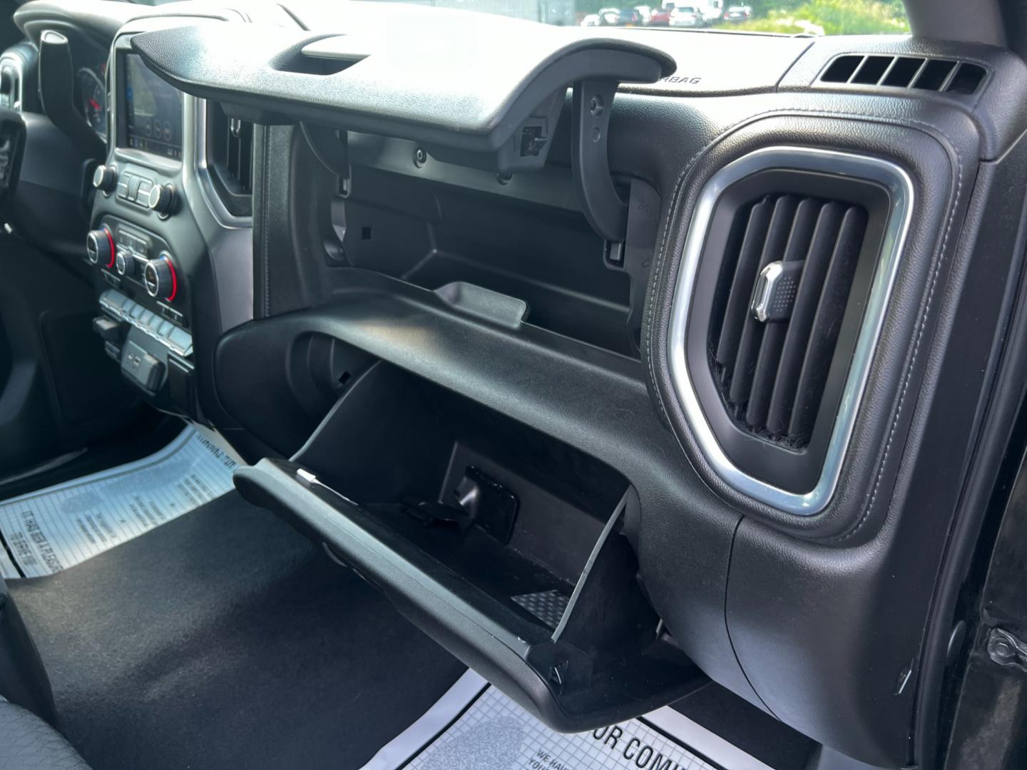 2019 Black /Black Chevrolet Silverado 1500 LT Crew Cab 4WD (1GCUYDEDXKZ) with an 5.3L V8 OHV 16V engine, 8-Speed Automatic transmission, located at 11115 Chardon Rd. , Chardon, OH, 44024, (440) 214-9705, 41.580246, -81.241943 - This 2019 Chevrolet Silverado 1500 LT Crew Cab is equipped with a powerful 5.3L Vortec V8 engine paired with an 8-speed automatic transmission, and features True North Edition styling, LED daytime running lights, and dusk-sensing headlights. Inside, it has a dual-zone automatic climate control, powe - Photo#41