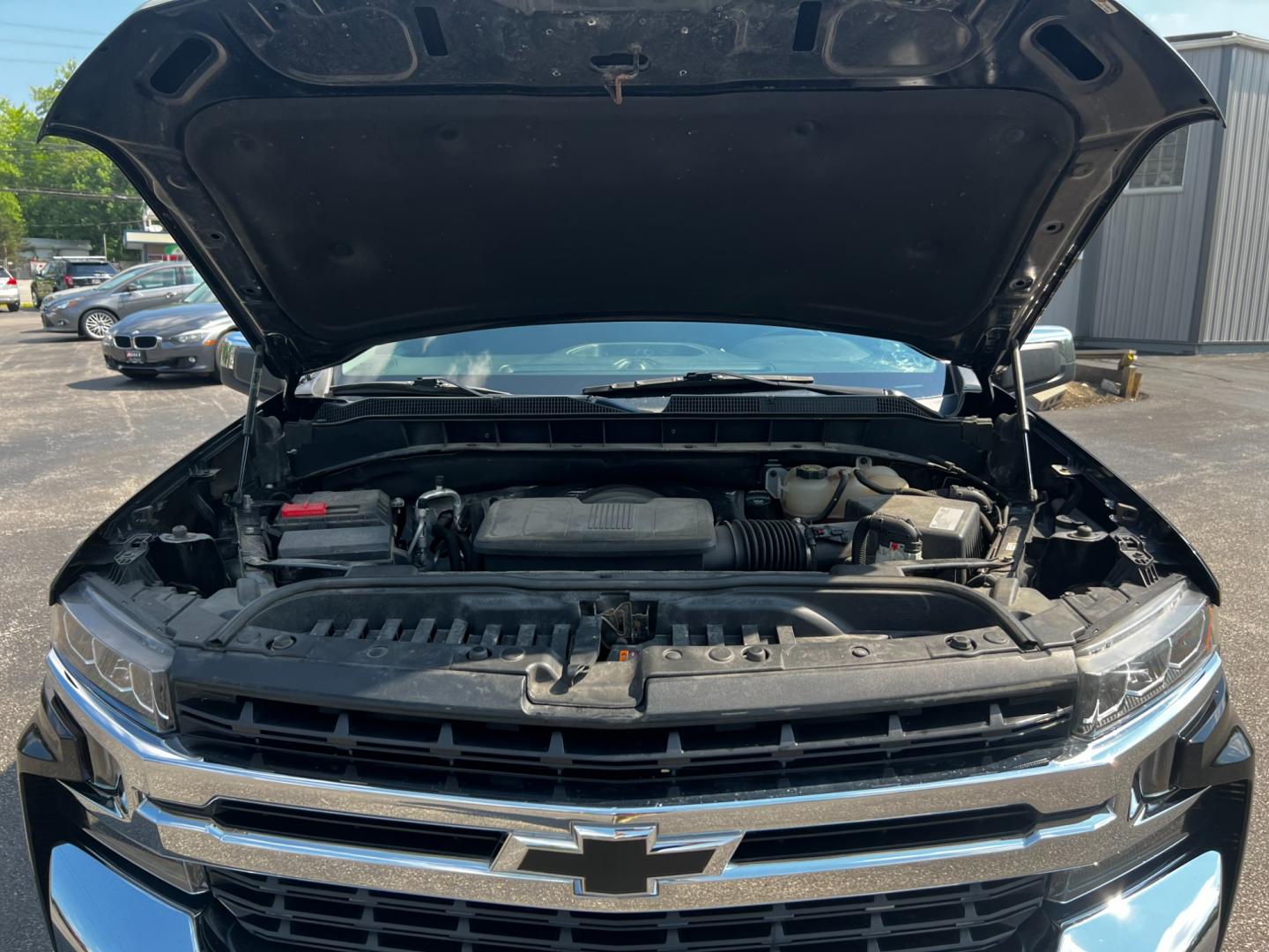 2019 Black /Black Chevrolet Silverado 1500 LT Crew Cab 4WD (1GCUYDEDXKZ) with an 5.3L V8 OHV 16V engine, 8-Speed Automatic transmission, located at 11115 Chardon Rd. , Chardon, OH, 44024, (440) 214-9705, 41.580246, -81.241943 - This 2019 Chevrolet Silverado 1500 LT Crew Cab is equipped with a powerful 5.3L Vortec V8 engine paired with an 8-speed automatic transmission, and features True North Edition styling, LED daytime running lights, and dusk-sensing headlights. Inside, it has a dual-zone automatic climate control, powe - Photo#15