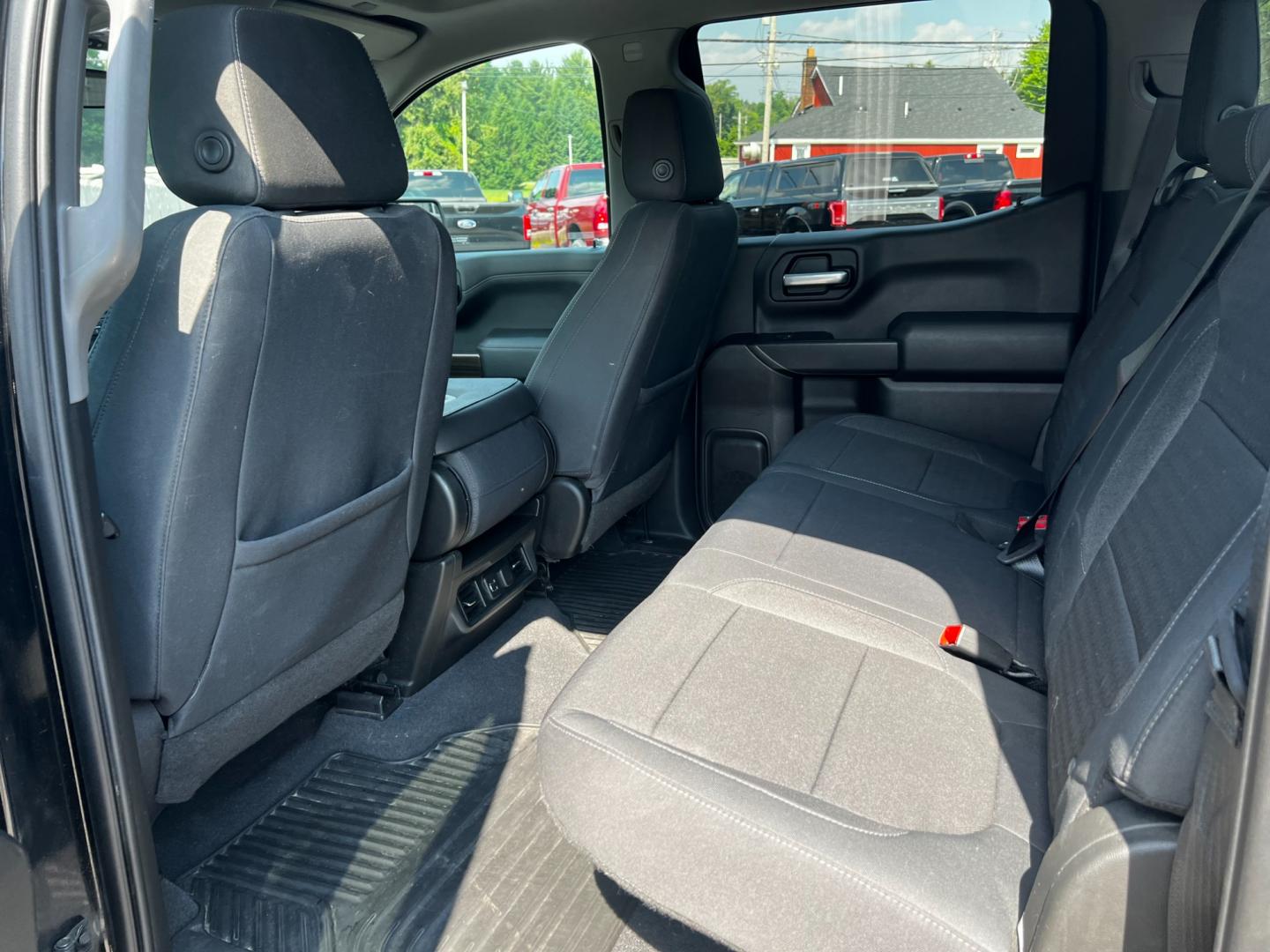 2019 Black /Black Chevrolet Silverado 1500 LT Crew Cab 4WD (1GCUYDEDXKZ) with an 5.3L V8 OHV 16V engine, 8-Speed Automatic transmission, located at 11115 Chardon Rd. , Chardon, OH, 44024, (440) 214-9705, 41.580246, -81.241943 - This 2019 Chevrolet Silverado 1500 LT Crew Cab is equipped with a powerful 5.3L Vortec V8 engine paired with an 8-speed automatic transmission, and features True North Edition styling, LED daytime running lights, and dusk-sensing headlights. Inside, it has a dual-zone automatic climate control, powe - Photo#34