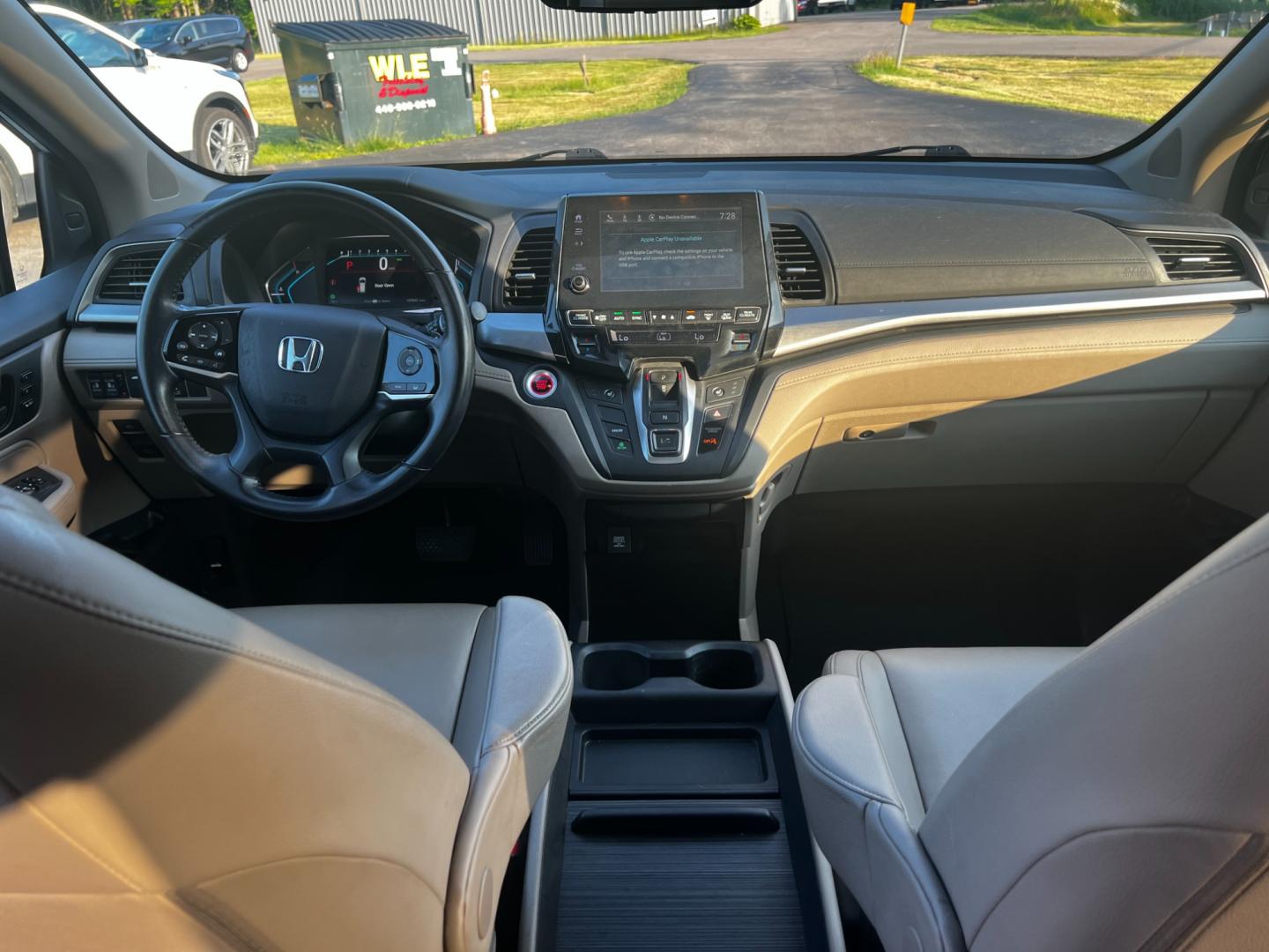 2018 White /Gray Honda Odyssey EXL (5FNRL6H73JB) with an 3.5L V6 SOHC 24V engine, 9-Speed Automatic transmission, located at 547 E. Main St., Orwell, OH, 44076, (440) 437-5893, 41.535435, -80.847855 - This 2018 Honda Odyssey EX-L is a feature-rich minivan powered by a 3.5L Earth Dreams V6 engine and a 9-speed automatic transmission, offering a smooth and efficient drive with 28 MPG on the highway. It boasts a luxurious leather interior, advanced safety features like blind spot monitoring, rear cr - Photo#40