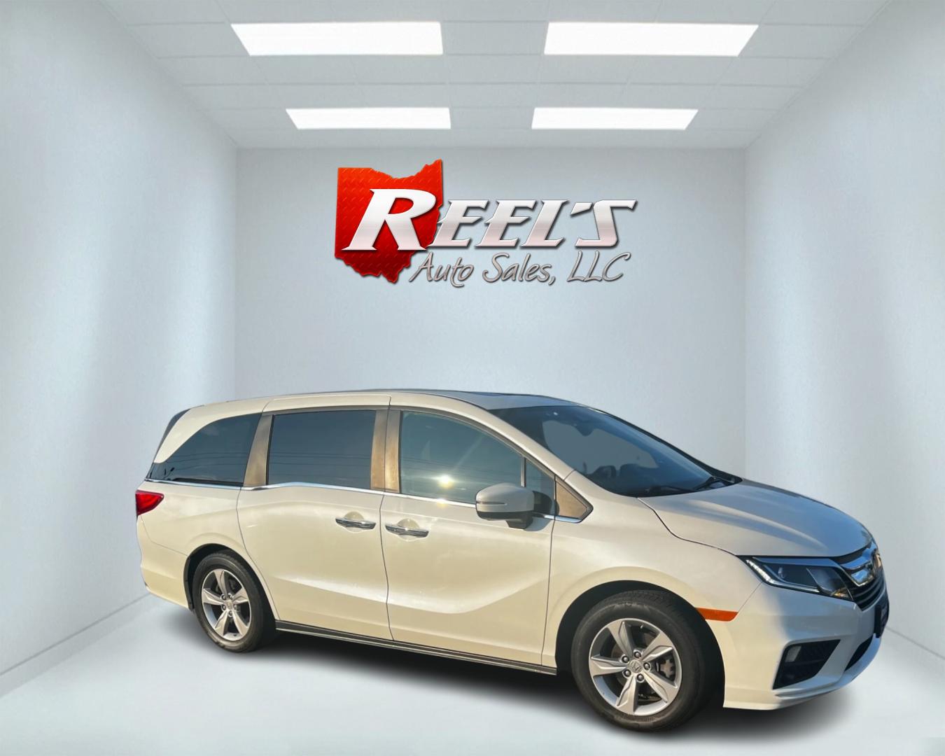 2018 White /Gray Honda Odyssey EXL (5FNRL6H73JB) with an 3.5L V6 SOHC 24V engine, 9-Speed Automatic transmission, located at 547 E. Main St., Orwell, OH, 44076, (440) 437-5893, 41.535435, -80.847855 - This 2018 Honda Odyssey EX-L is a feature-rich minivan powered by a 3.5L Earth Dreams V6 engine and a 9-speed automatic transmission, offering a smooth and efficient drive with 28 MPG on the highway. It boasts a luxurious leather interior, advanced safety features like blind spot monitoring, rear cr - Photo#3