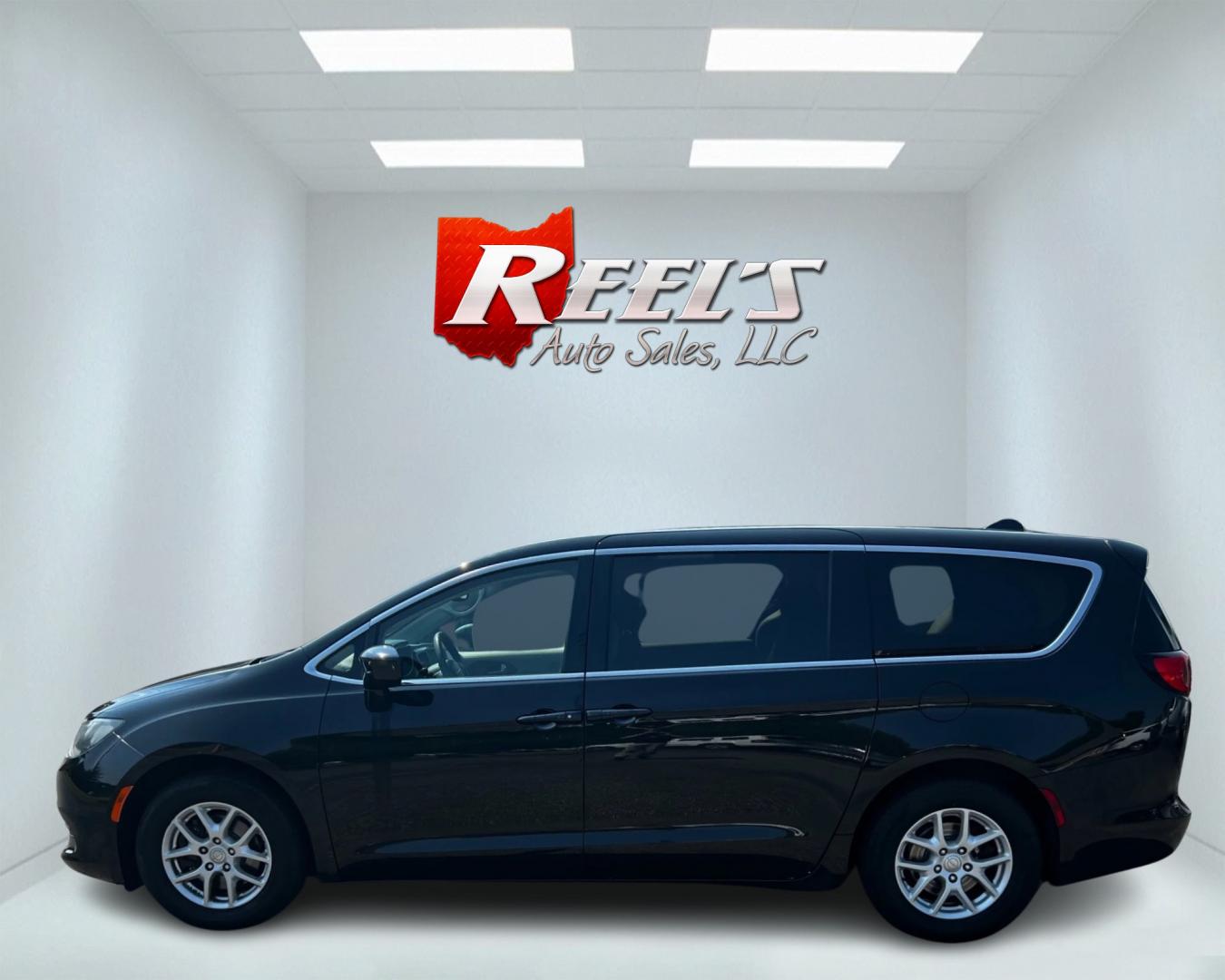 2017 Black /Black Chrysler Pacifica Touring (2C4RC1DG8HR) with an 3.6L V6 DOHC 24V engine, 9A transmission, located at 11115 Chardon Rd. , Chardon, OH, 44024, (440) 214-9705, 41.580246, -81.241943 - This 2017 Chrysler Pacifica Touring is a well-appointed minivan featuring a 3.6L Pentastar V6 engine and a 9-speed automatic transmission, providing robust performance and smooth shifting. The vehicle is equipped with essential safety features such as blind spot monitoring, rear cross-traffic alert, - Photo#9