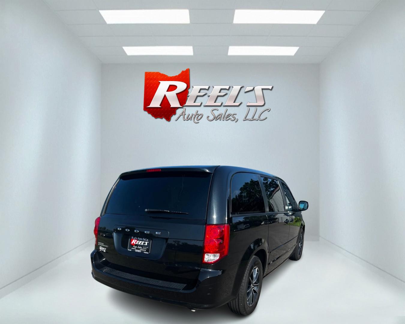 2017 Black /Black Dodge Grand Caravan SE Plus (2C4RDGBG0HR) with an 3.6L V6 DOHC 24V FFV engine, 6A transmission, located at 547 E. Main St., Orwell, OH, 44076, (440) 437-5893, 41.535435, -80.847855 - This 2017 Dodge Grand Caravan SE Plus is a practical and versatile minivan powered by a 3.6L Pentastar V6 engine paired with a 6-speed automatic transmission, ensuring reliable performance. It features daytime running lights and a backup camera for enhanced safety. The interior offers comfort and co - Photo#5