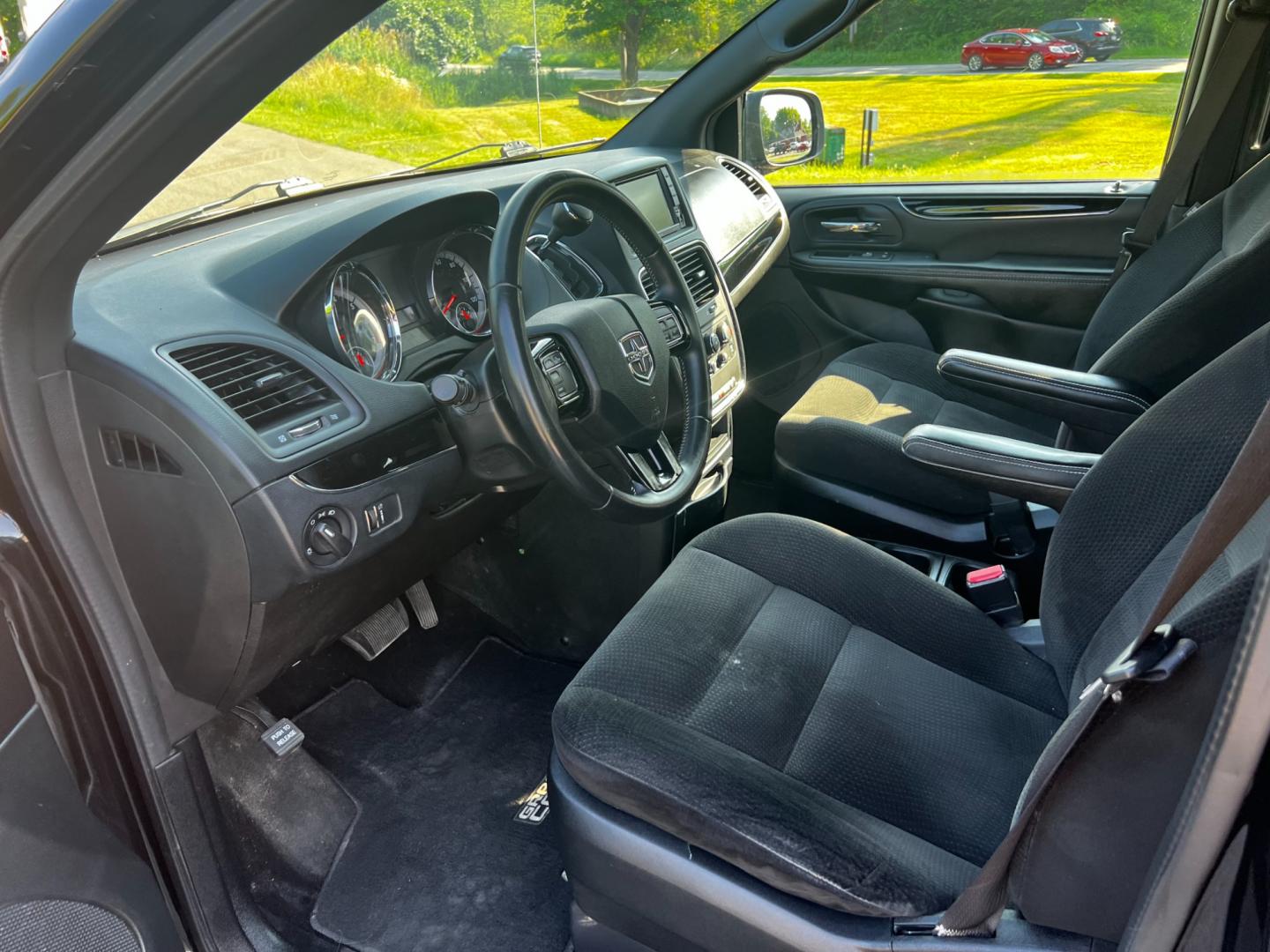 2017 Black /Black Dodge Grand Caravan SE Plus (2C4RDGBG0HR) with an 3.6L V6 DOHC 24V FFV engine, 6A transmission, located at 547 E. Main St., Orwell, OH, 44076, (440) 437-5893, 41.535435, -80.847855 - This 2017 Dodge Grand Caravan SE Plus is a practical and versatile minivan powered by a 3.6L Pentastar V6 engine paired with a 6-speed automatic transmission, ensuring reliable performance. It features daytime running lights and a backup camera for enhanced safety. The interior offers comfort and co - Photo#15