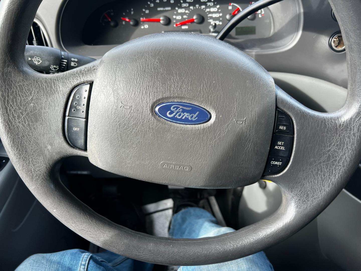 2007 White /Gray Ford E-Series Wagon E-350 XL Super Duty (1FBNE31L07D) with an 5.4L V8 SOHC 16V engine, 4 Speed Auto transmission, located at 547 E. Main St., Orwell, OH, 44076, (440) 437-5893, 41.535435, -80.847855 - This 2007 Ford E-350 XLT Wagon is a versatile and powerful full-size van designed for both passenger transport and heavy-duty applications. Equipped with a robust 5.4-liter Triton V8 engine and a 4-speed automatic transmission, this vehicle offers substantial performance capabilities. It can accommo - Photo#20