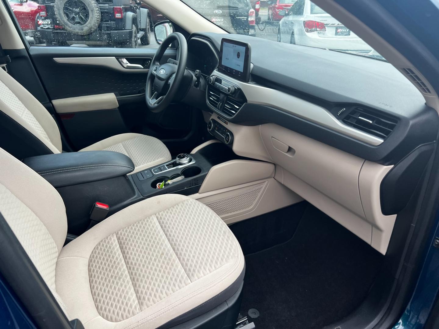 2020 Green /Gray Ford Escape SE AWD (1FMCU9G60LU) with an 1.5L I3 DOHC 12V TURBO engine, 8-Speed Automatic transmission, located at 547 E. Main St., Orwell, OH, 44076, (440) 437-5893, 41.535435, -80.847855 - This 2020 Ford Escape SE AWD is a modern compact SUV that combines efficiency, safety, and comfort. It's powered by a 1.5-liter EcoBoost engine paired with an 8-speed automatic transmission, offering a balance of performance and fuel economy with an impressive 31 MPG on the highway. The vehicle is e - Photo#32