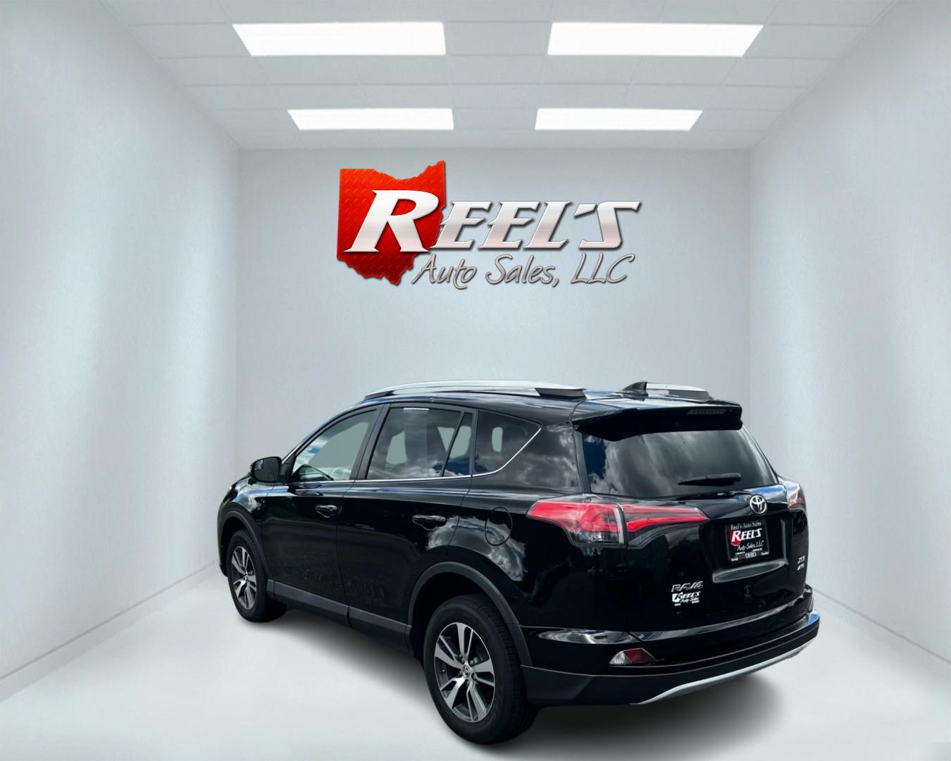 2016 Black /Tan Toyota RAV4 XLE AWD (2T3RFREV5GW) with an 2.5L I4 DOHC 16V engine, 6-Speed Automatic transmission, located at 547 E. Main St., Orwell, OH, 44076, (440) 437-5893, 41.535435, -80.847855 - Photo#7